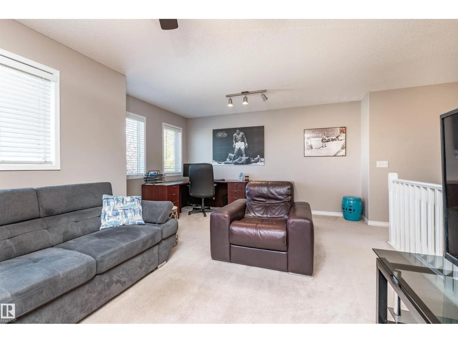 109 Foxboro RD