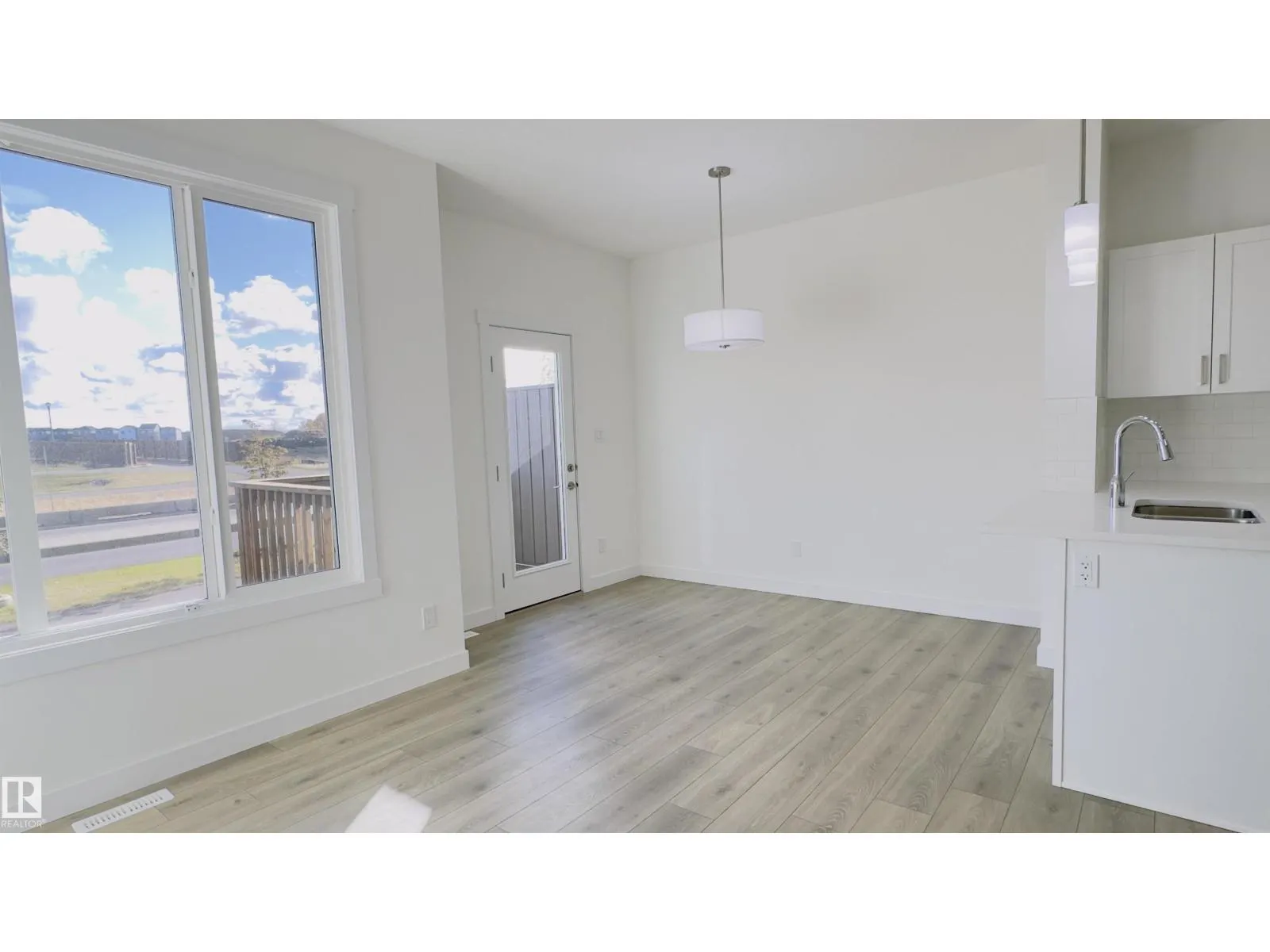 #11 2710 66 ST SW