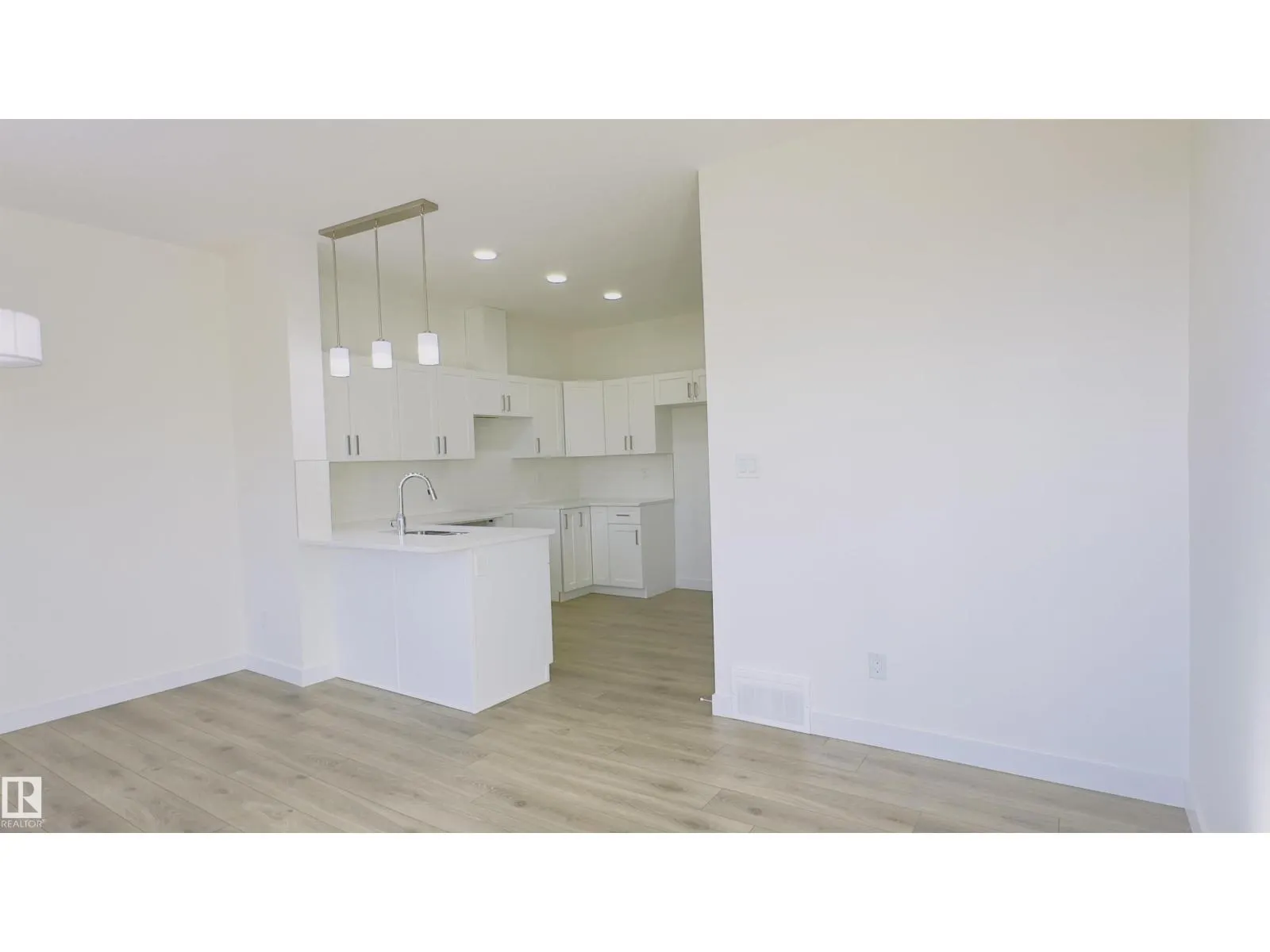#11 2710 66 ST SW