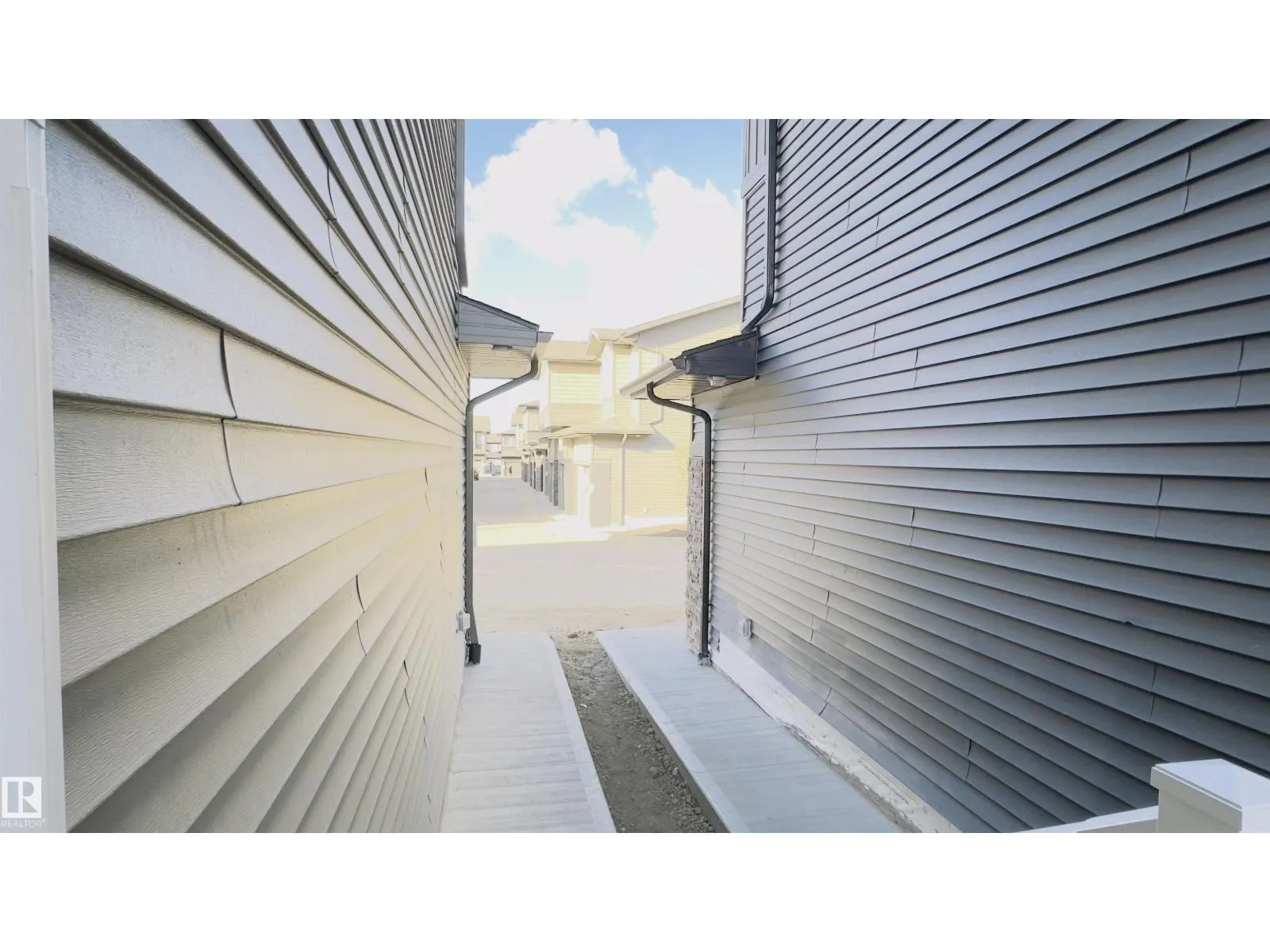 #11 2710 66 ST SW