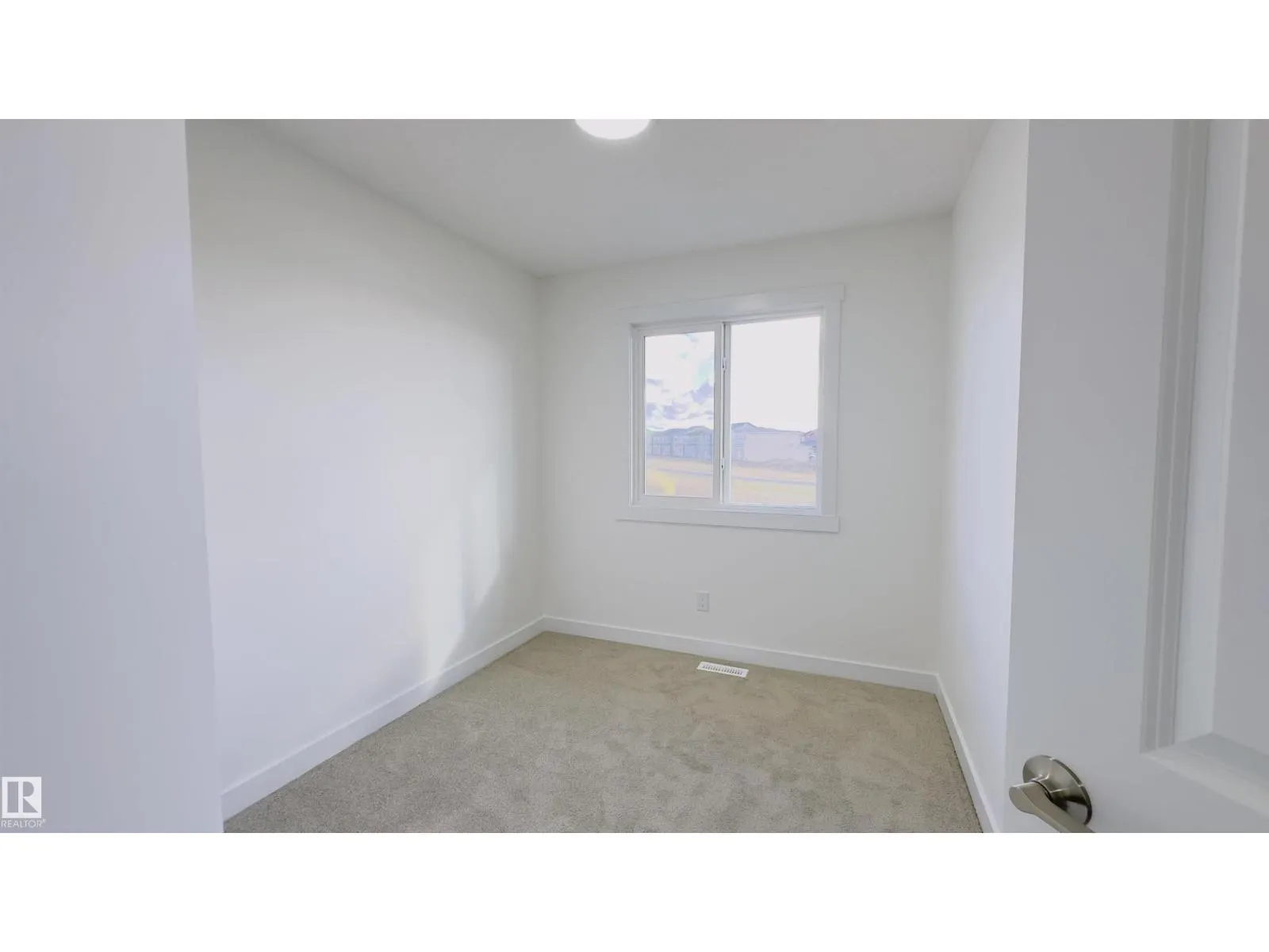 #11 2710 66 ST SW