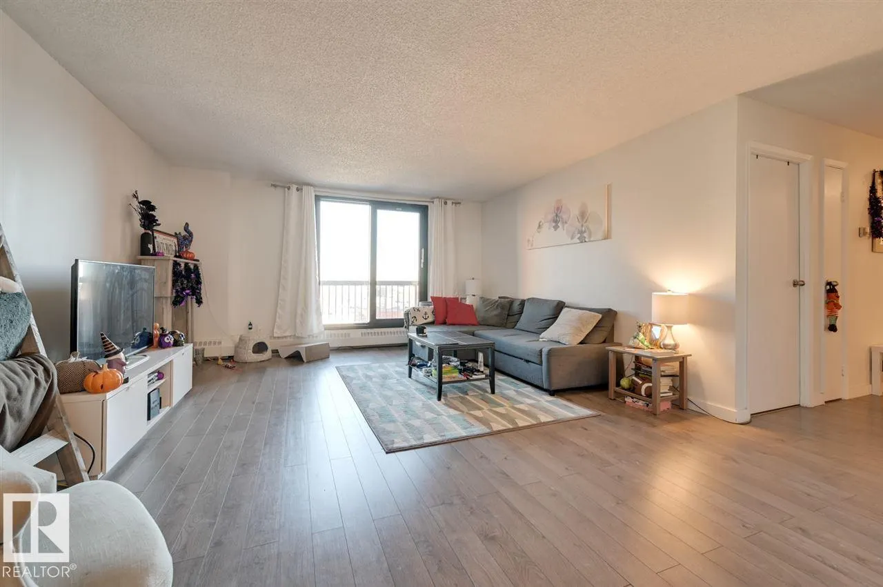 #802 10175 109 ST NW