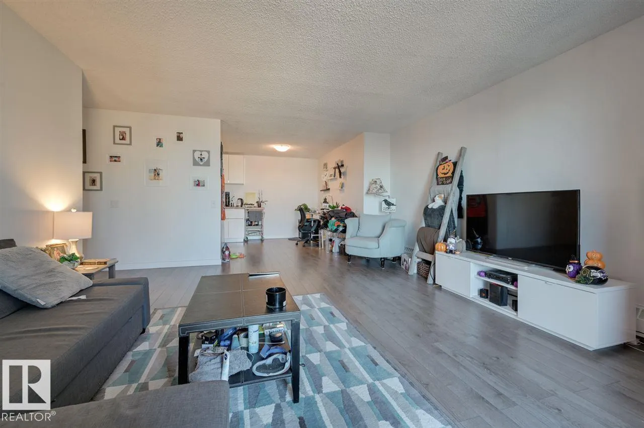 #802 10175 109 ST NW