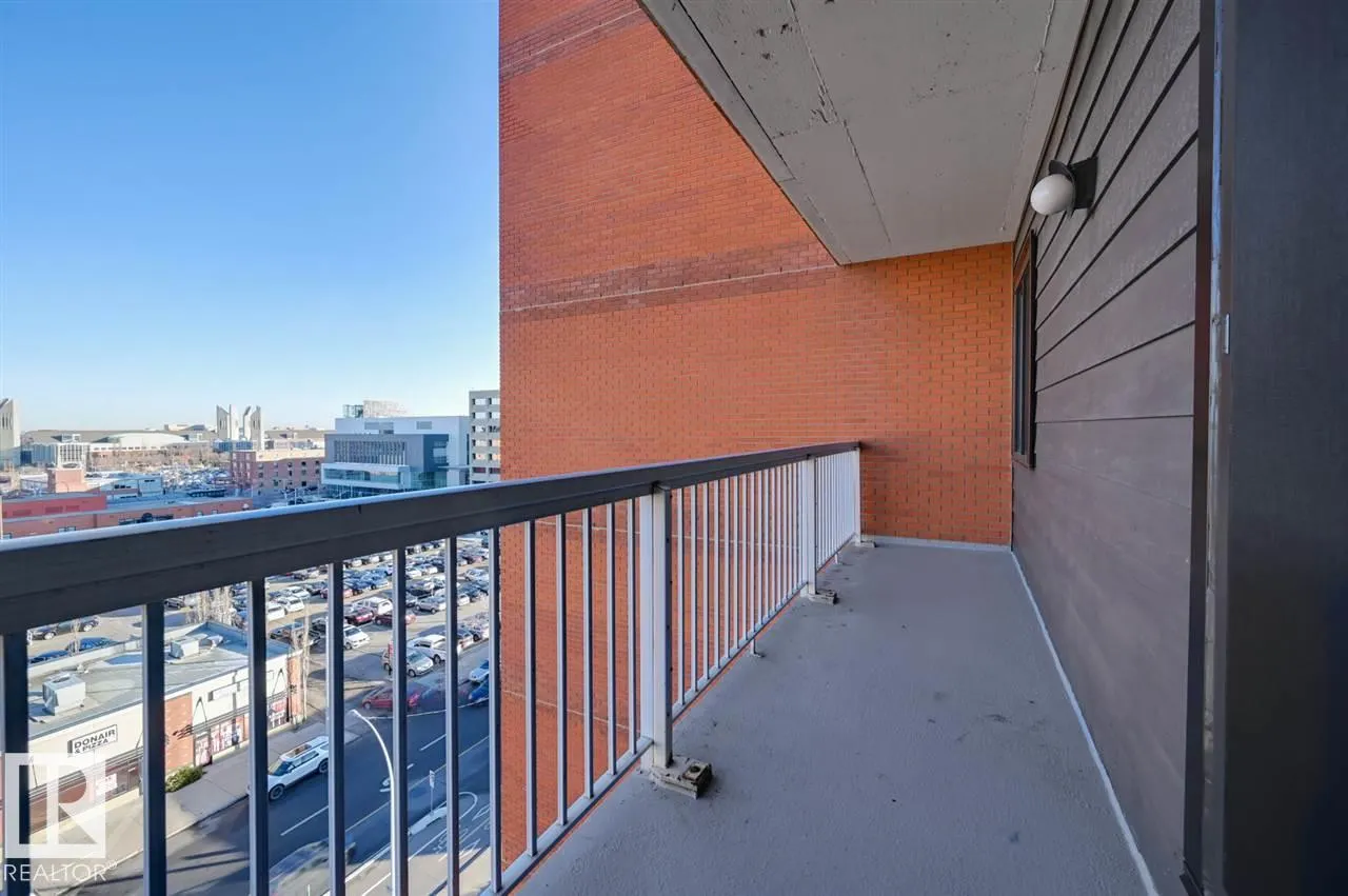 #802 10175 109 ST NW