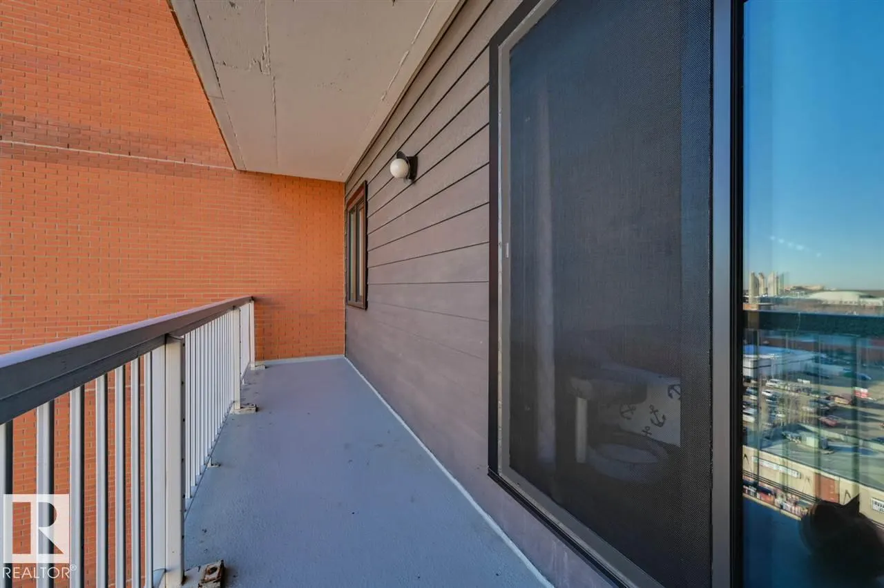 #802 10175 109 ST NW