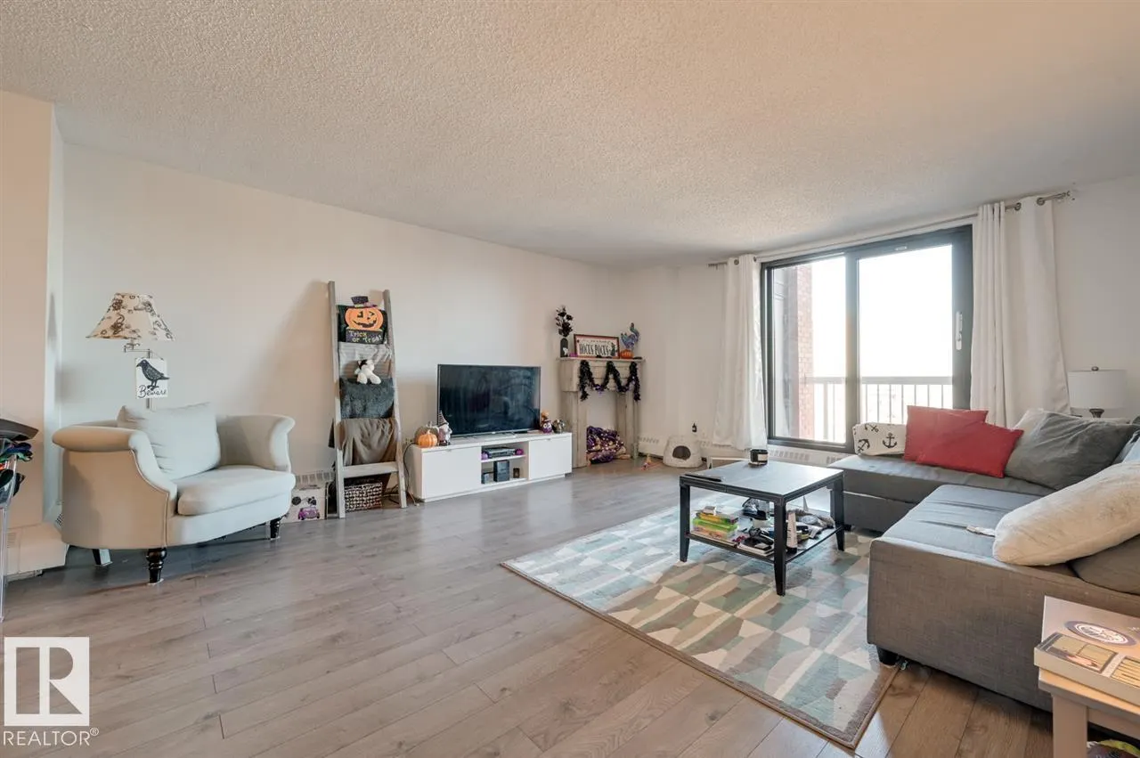 #802 10175 109 ST NW
