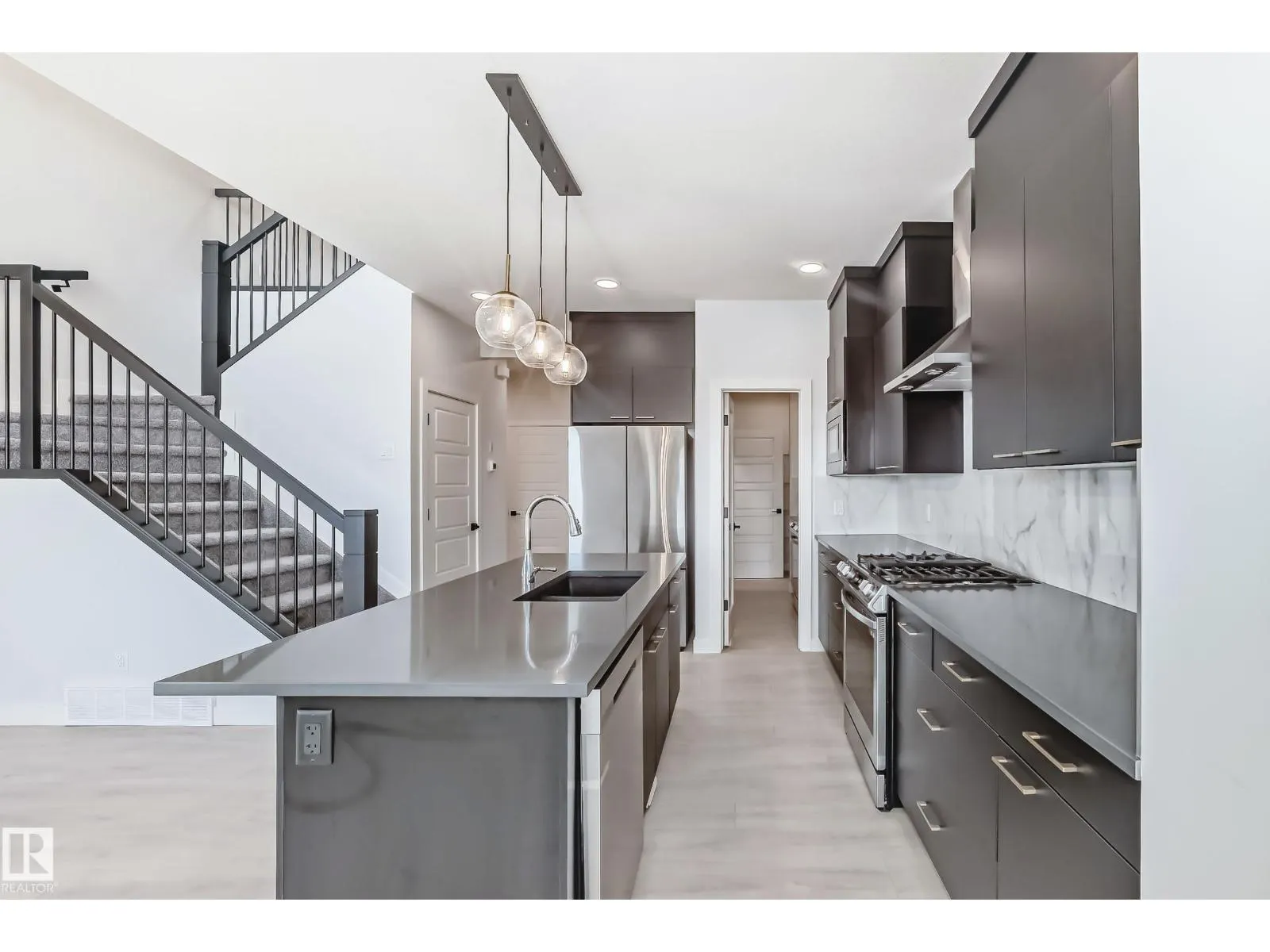 9411 PEAR CR SW