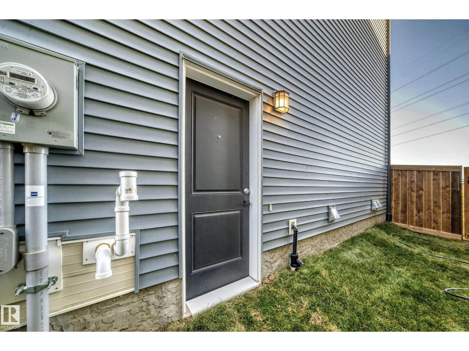 9411 PEAR CR SW