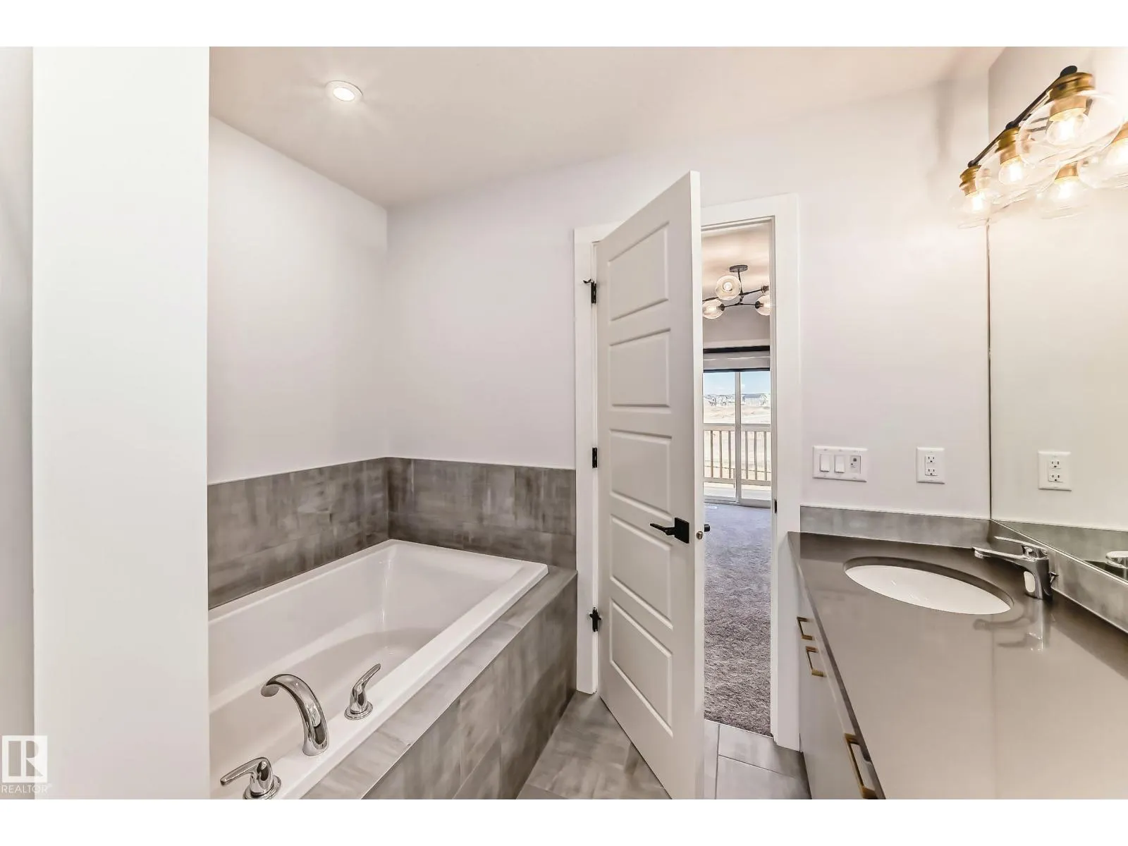 9411 PEAR CR SW