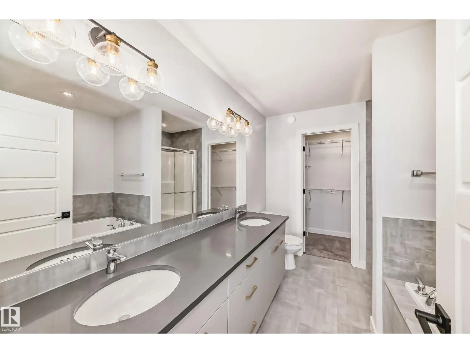 9411 PEAR CR SW