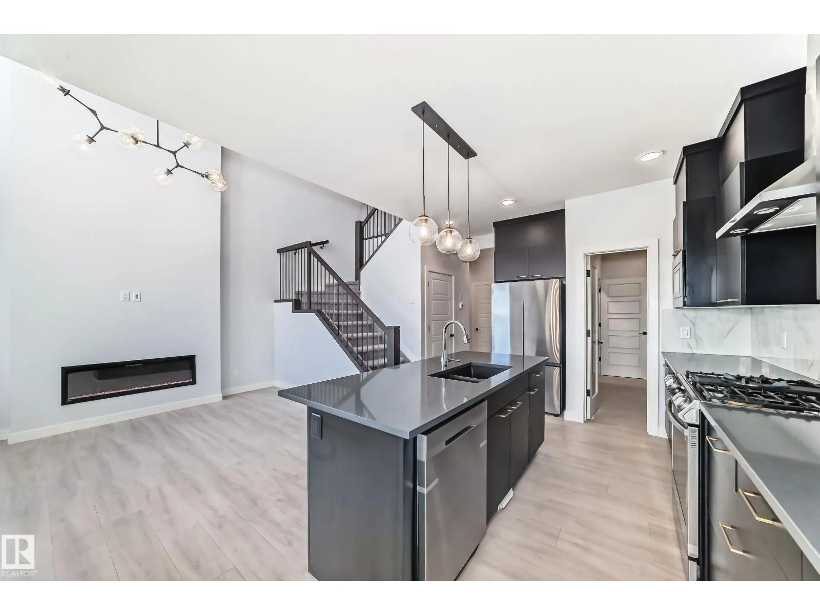 9411 PEAR CR SW