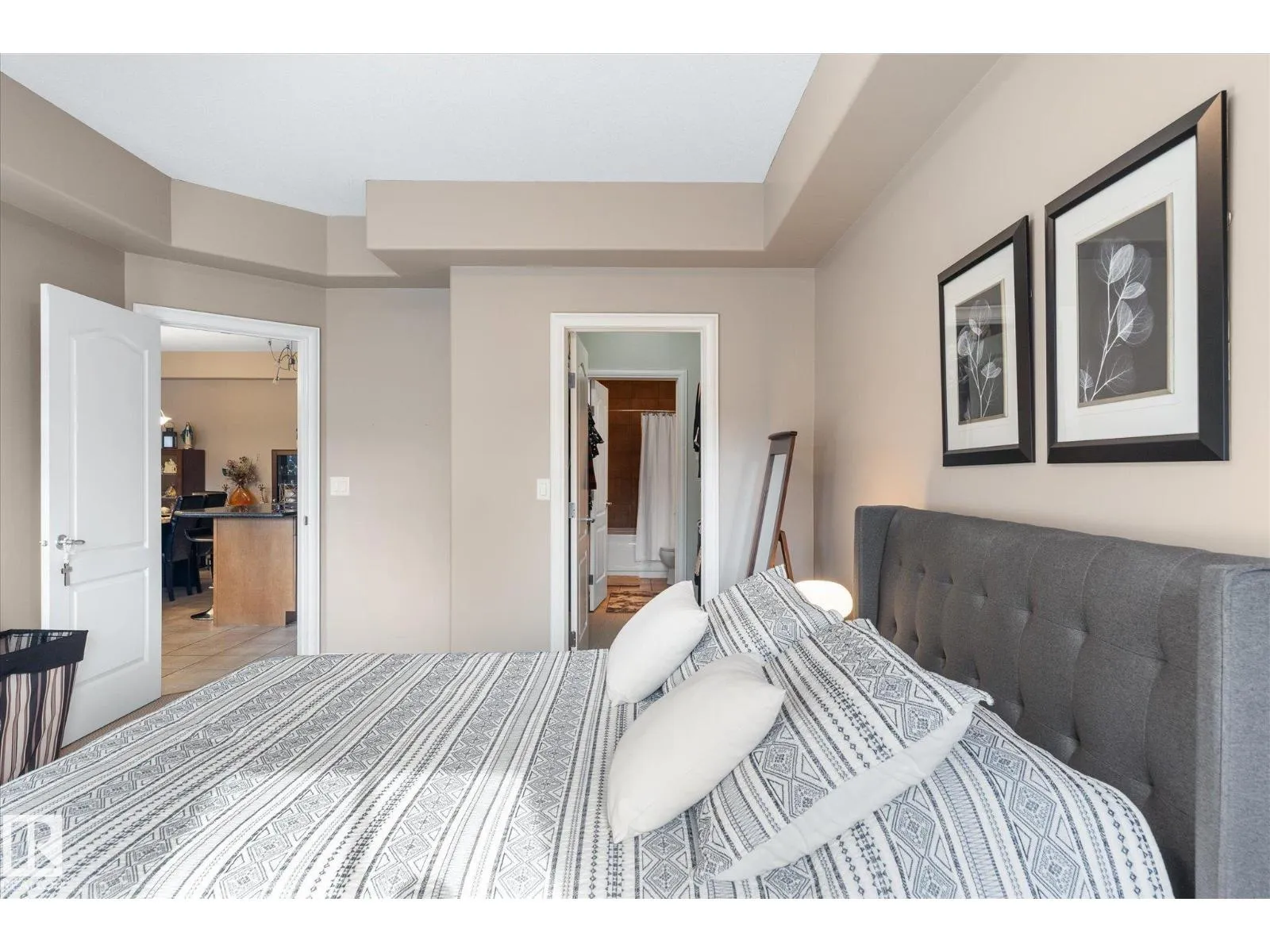 #213 1406 HODGSON WY NW
