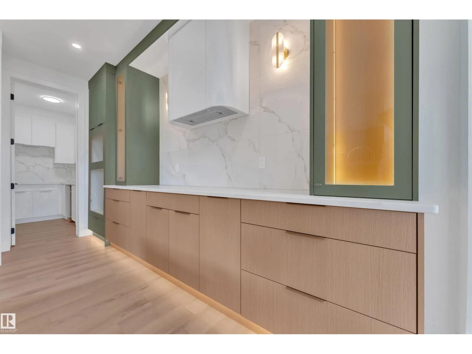 2408 1 AVE SW SW