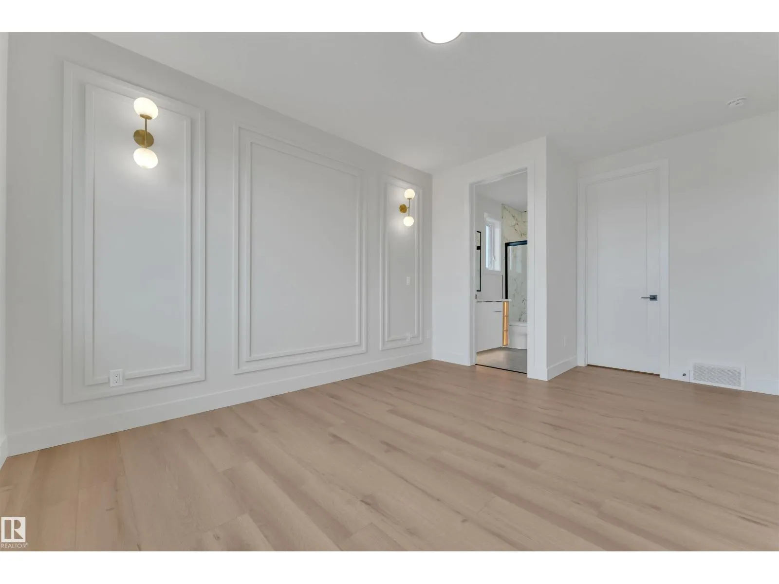 2408 1 AVE SW SW
