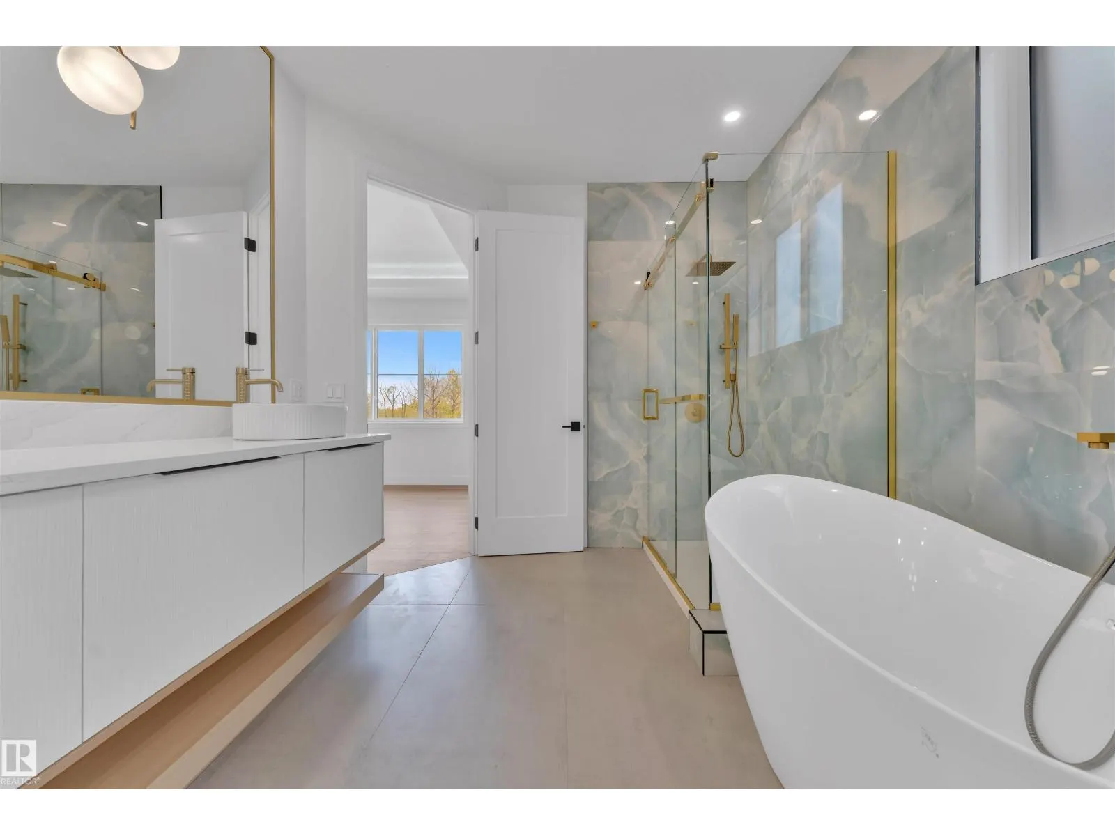 2408 1 AVE SW SW