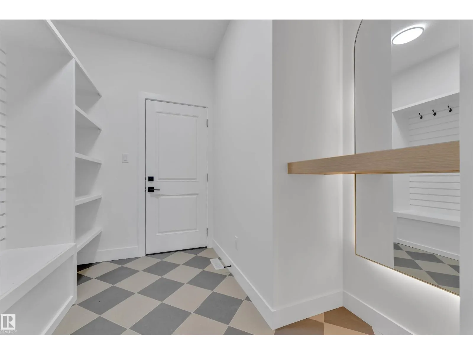 2408 1 AVE SW SW