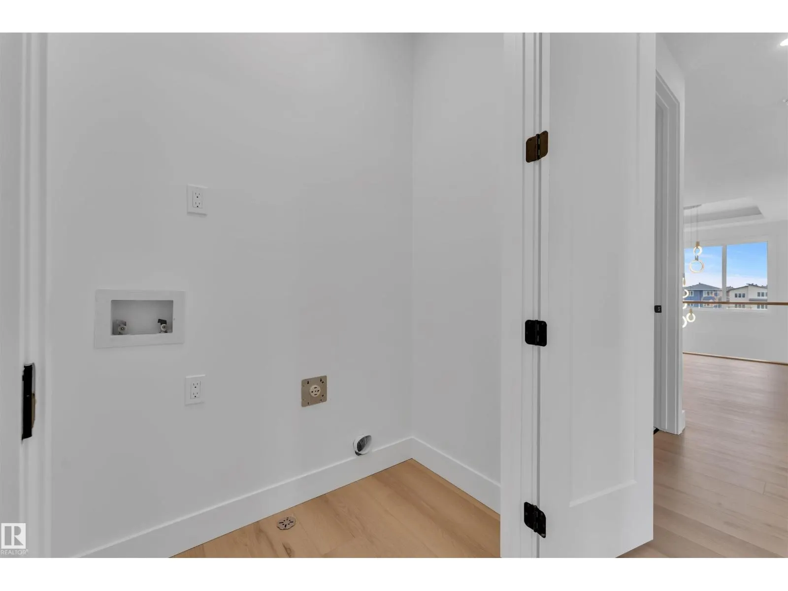 2408 1 AVE SW SW