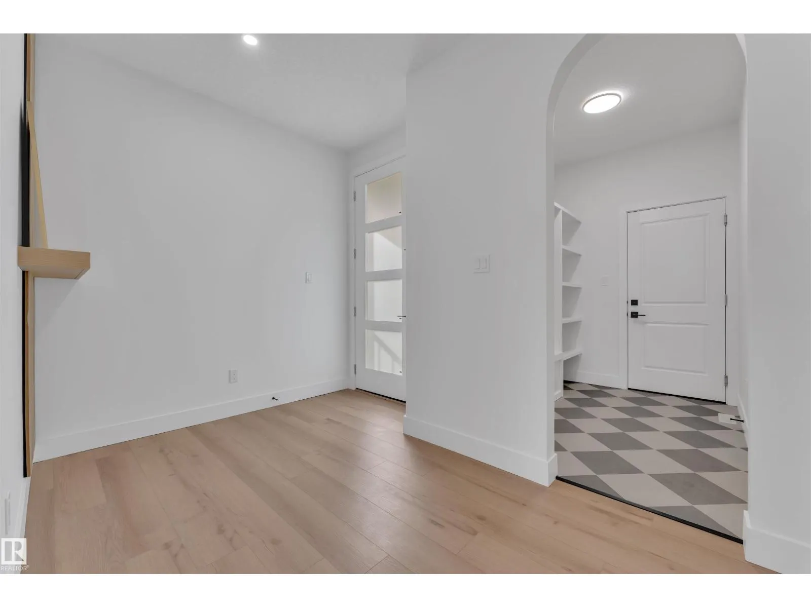 2408 1 AVE SW SW