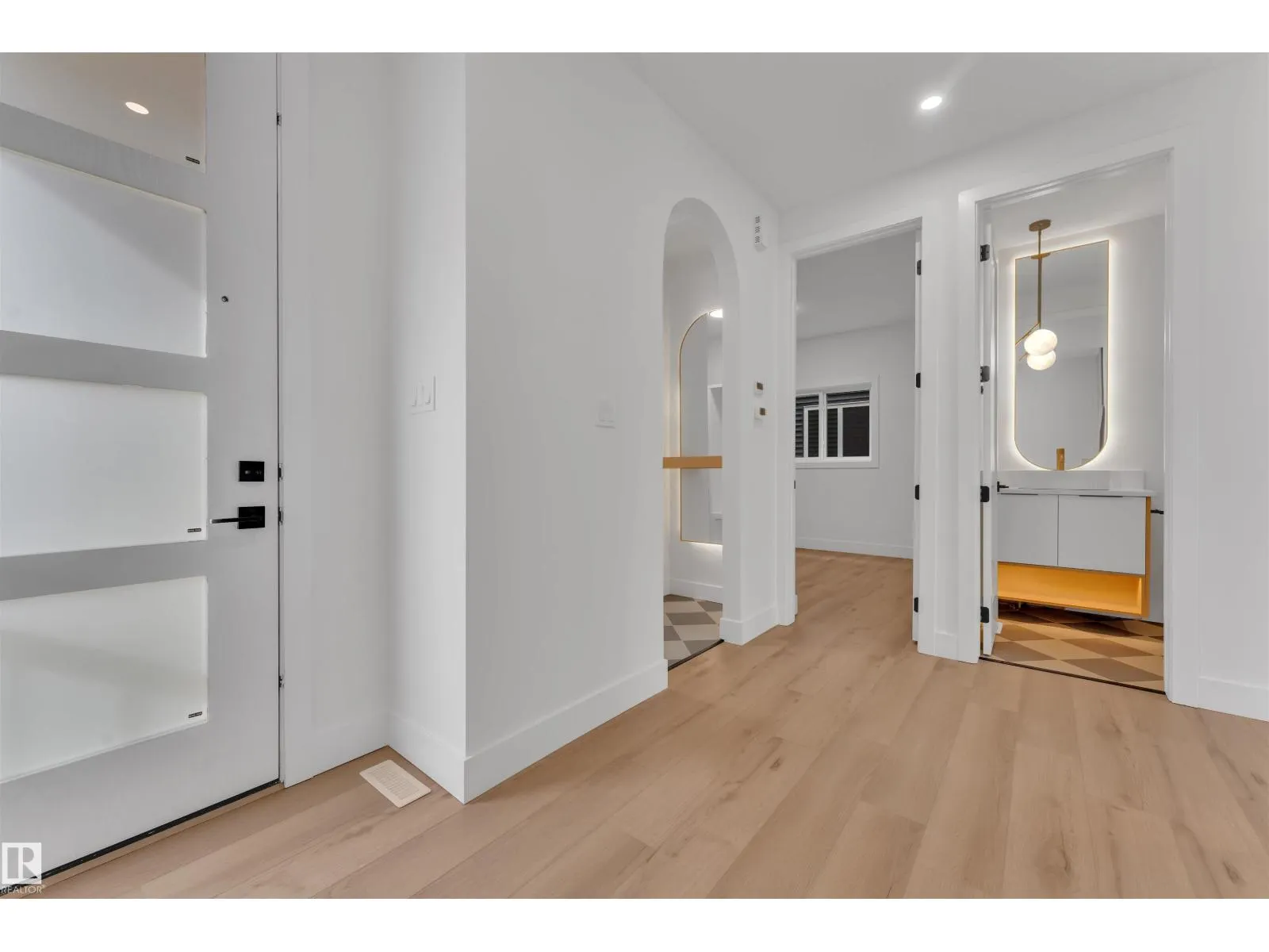 2408 1 AVE SW SW