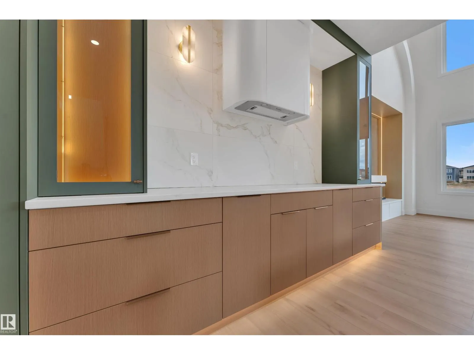 2408 1 AVE SW SW