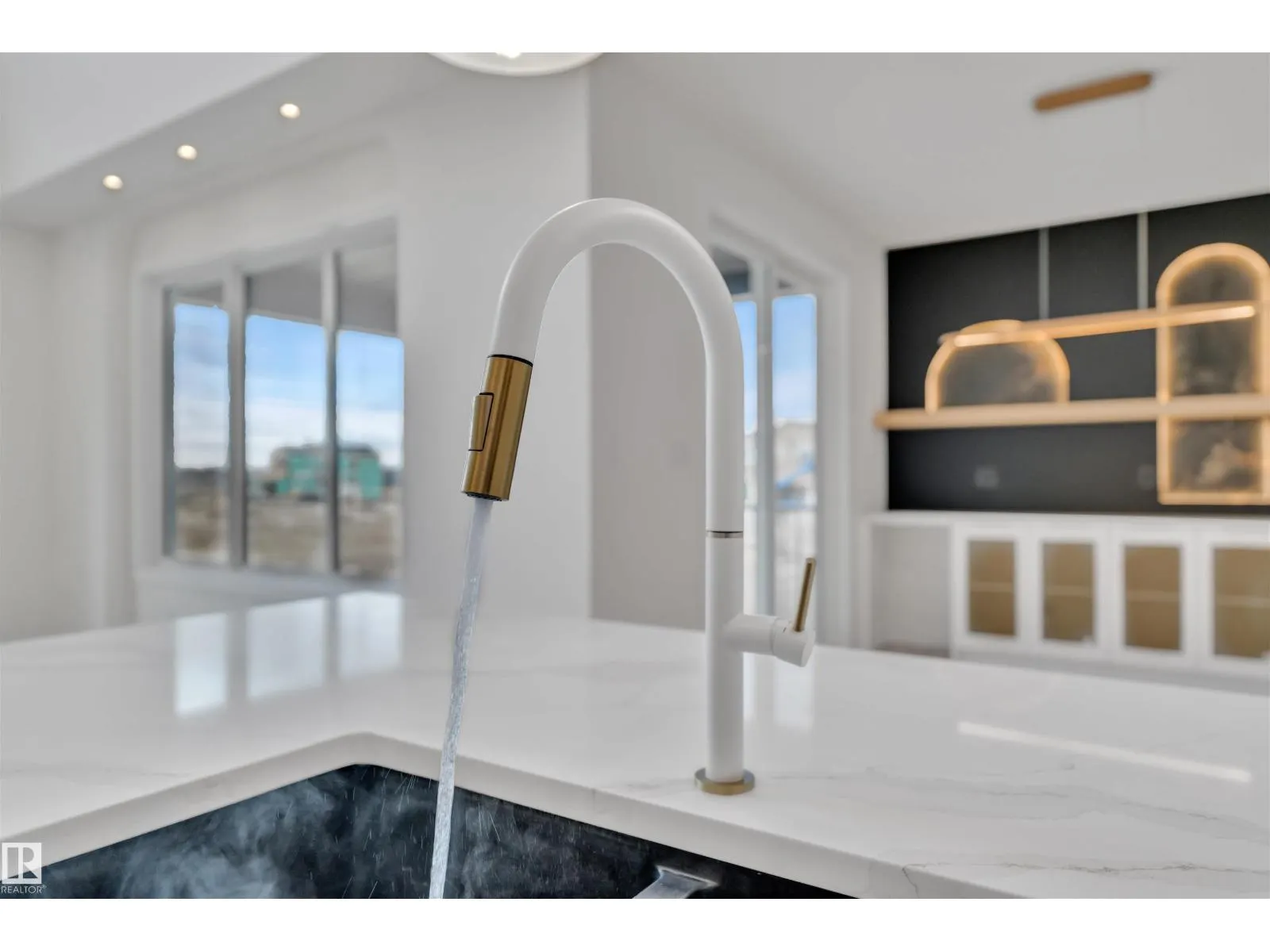 2408 1 AVE SW SW