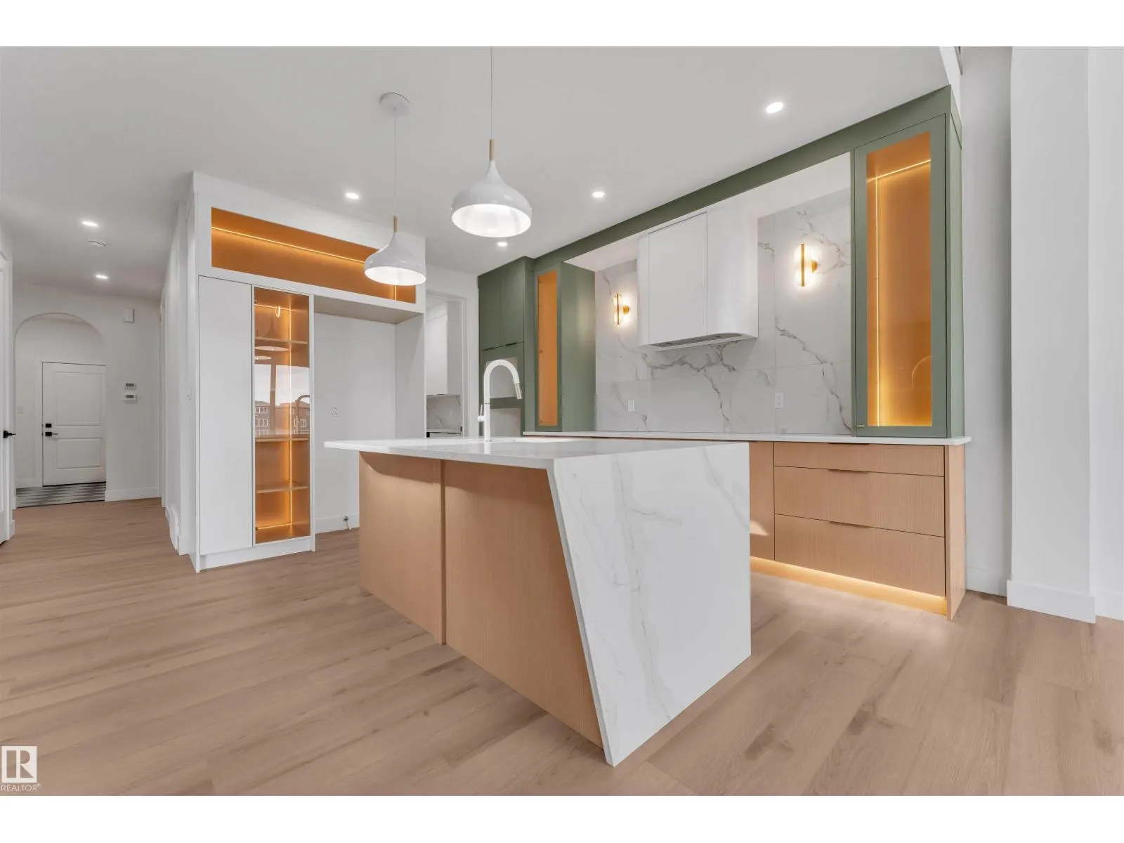 2408 1 AVE SW SW