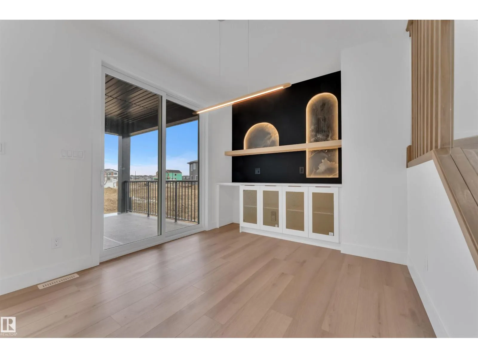 2408 1 AVE SW SW