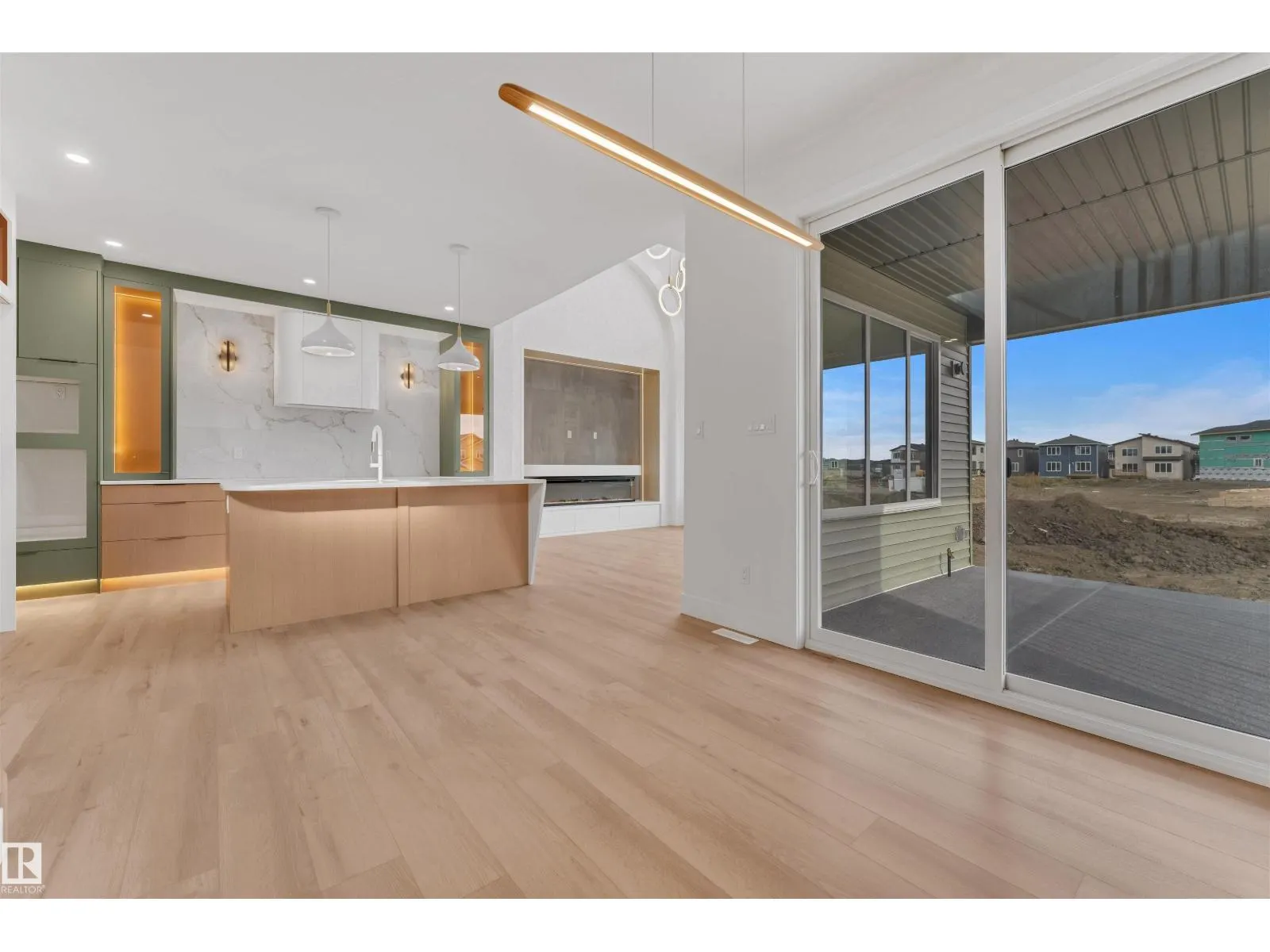 2408 1 AVE SW SW