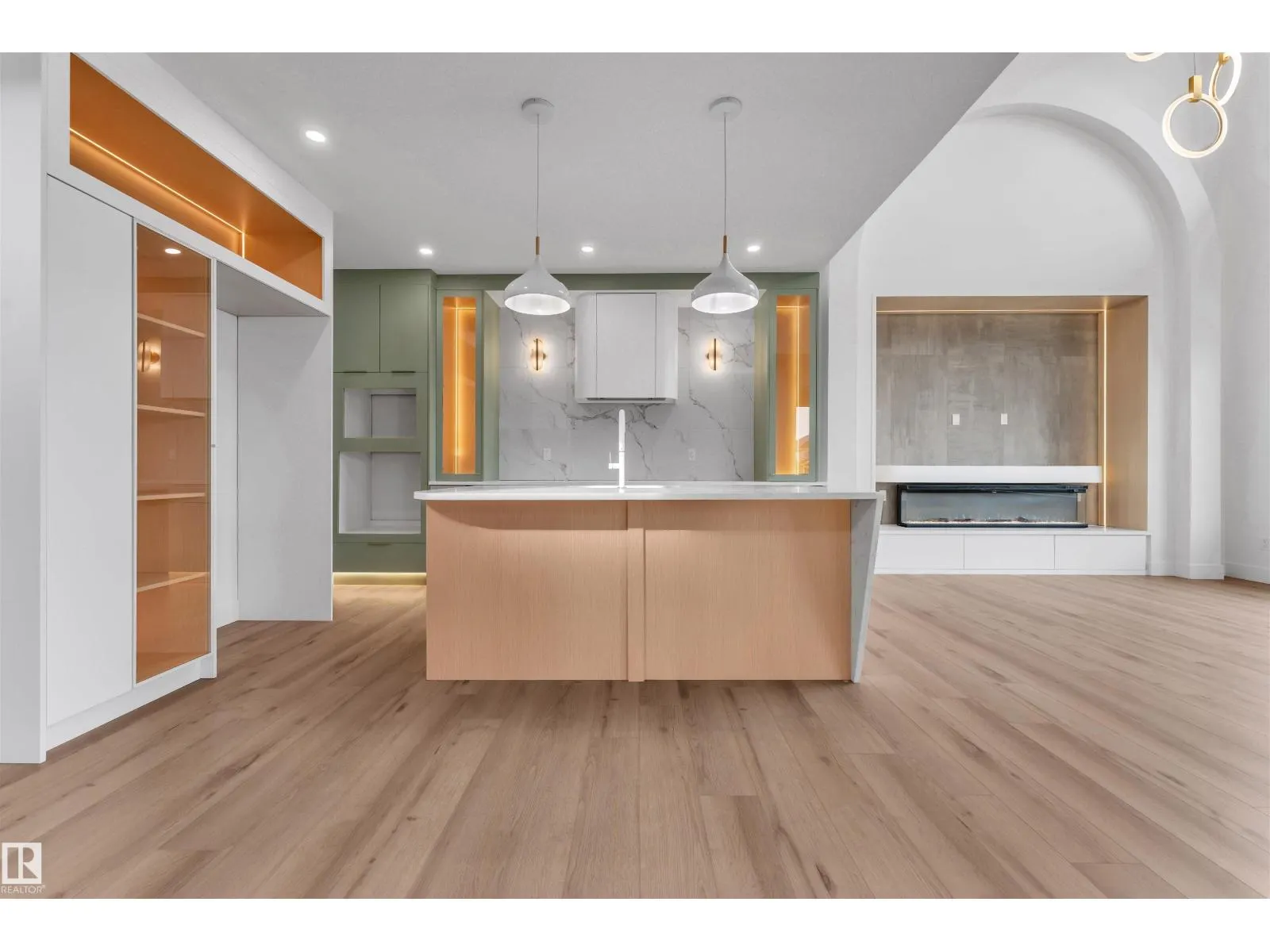 2408 1 AVE SW SW