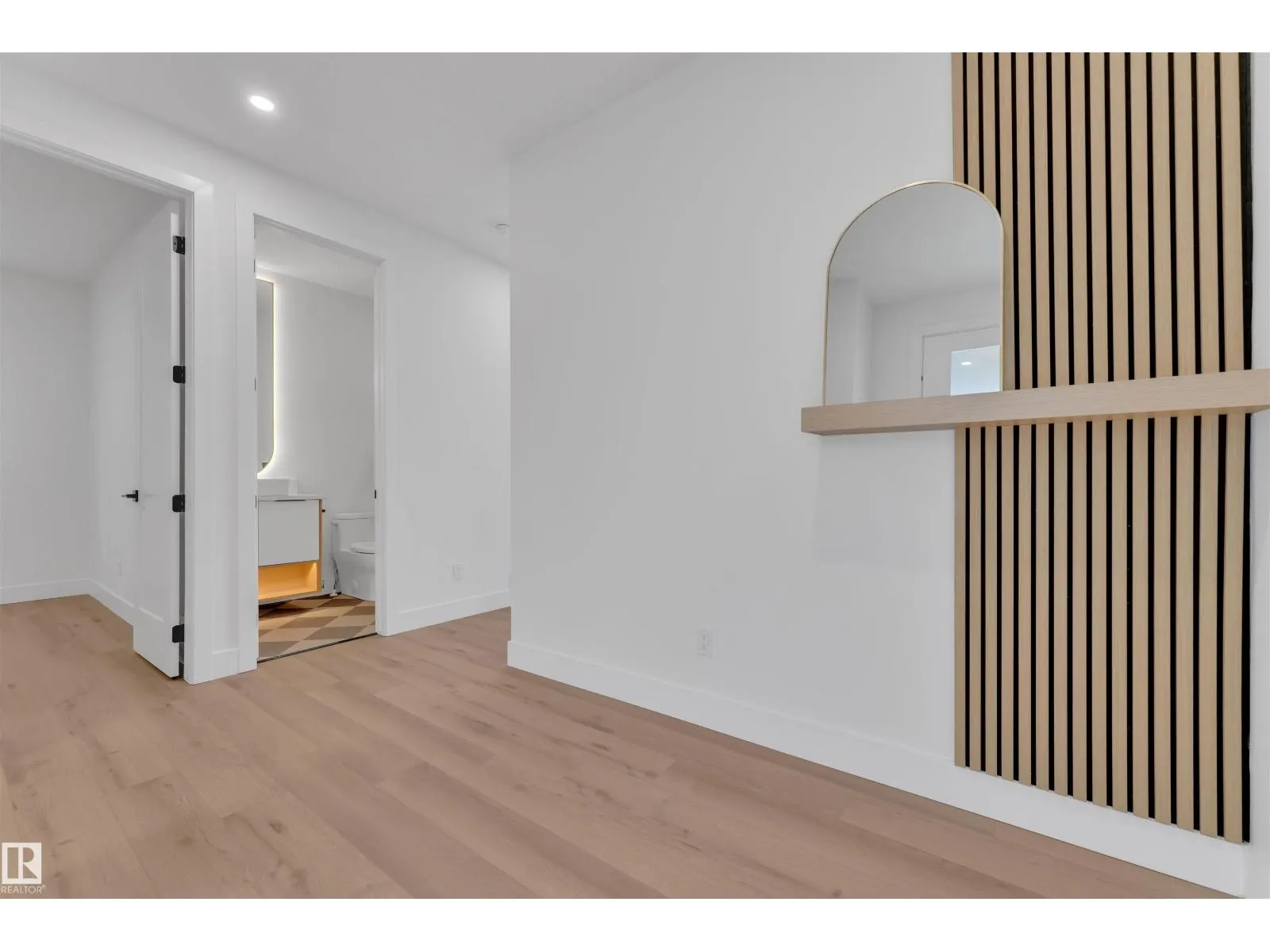 2408 1 AVE SW SW