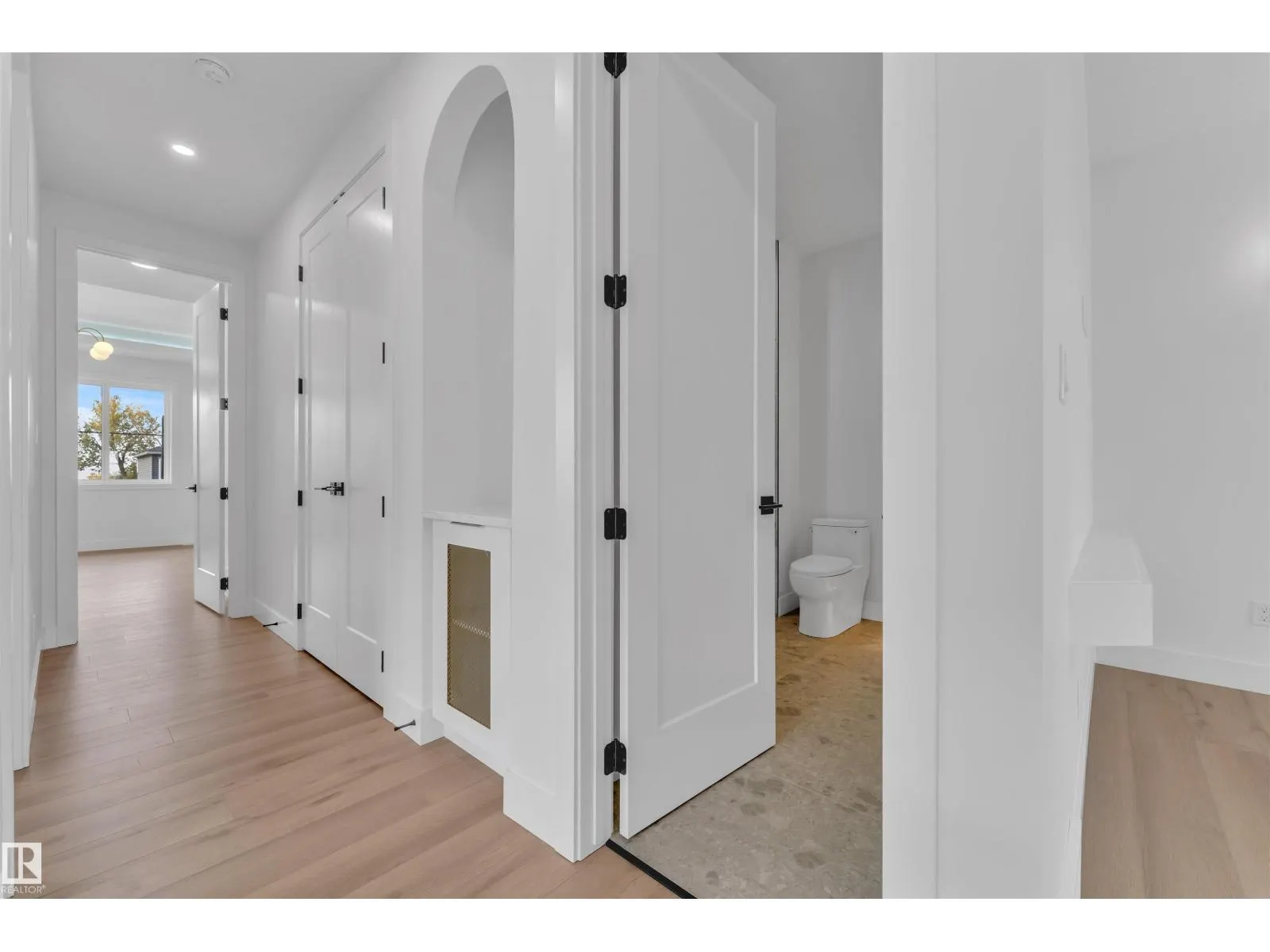 2408 1 AVE SW SW