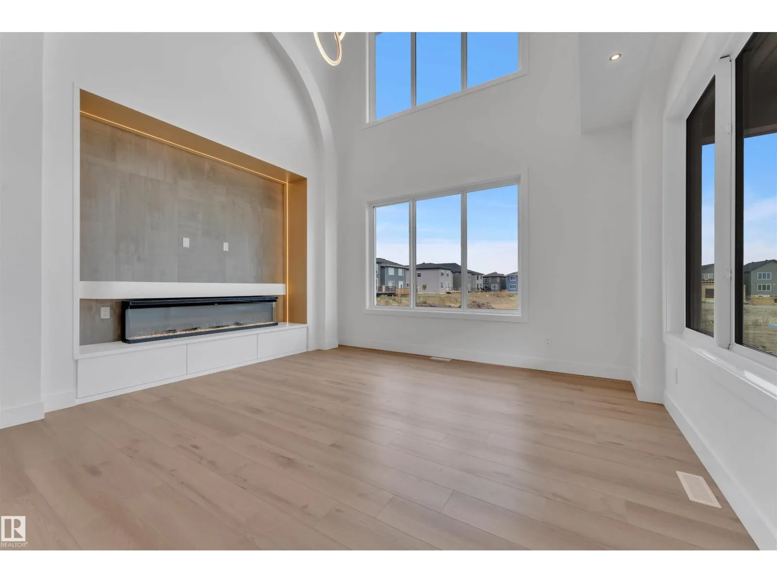 2408 1 AVE SW SW