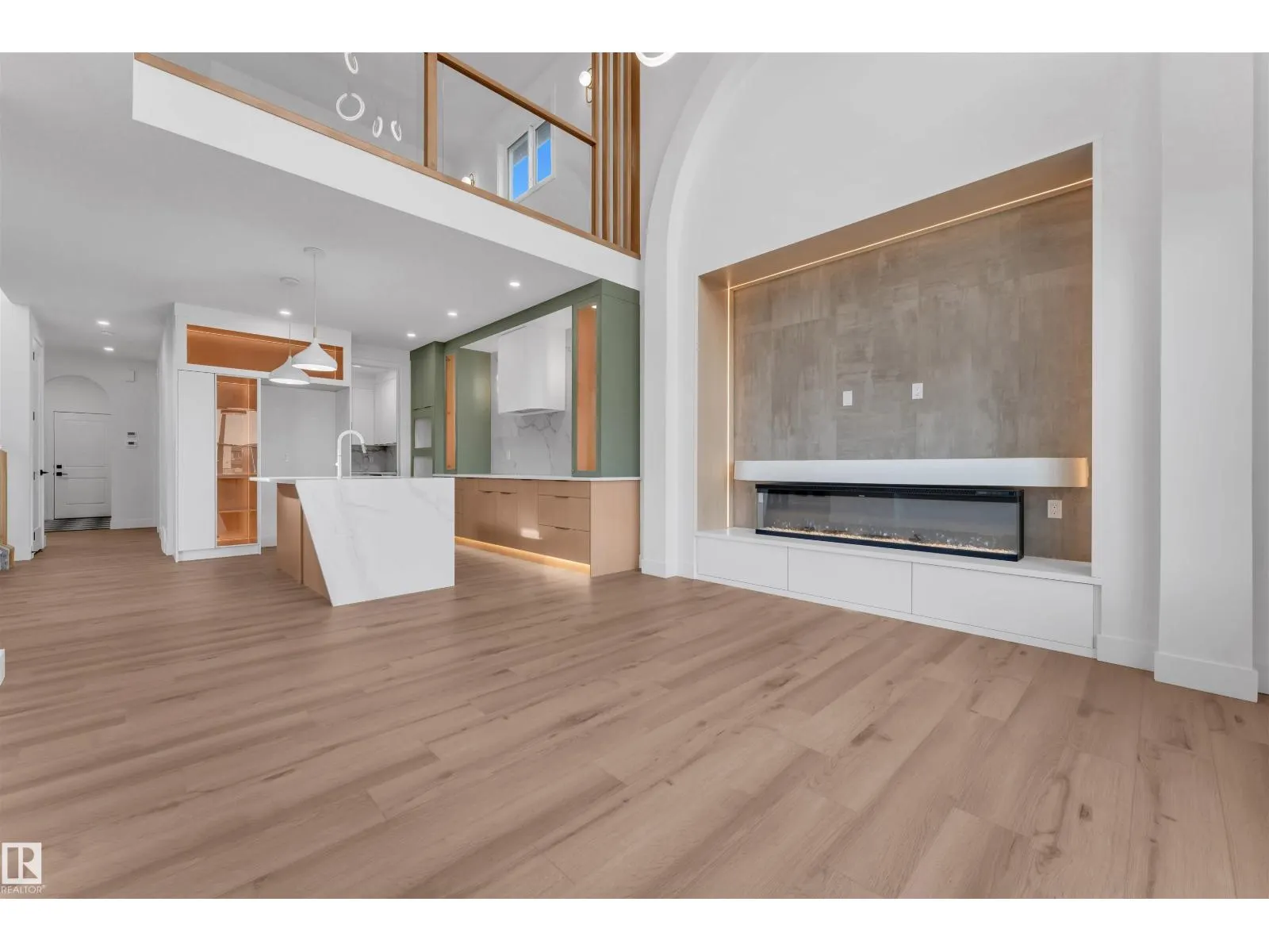 2408 1 AVE SW SW