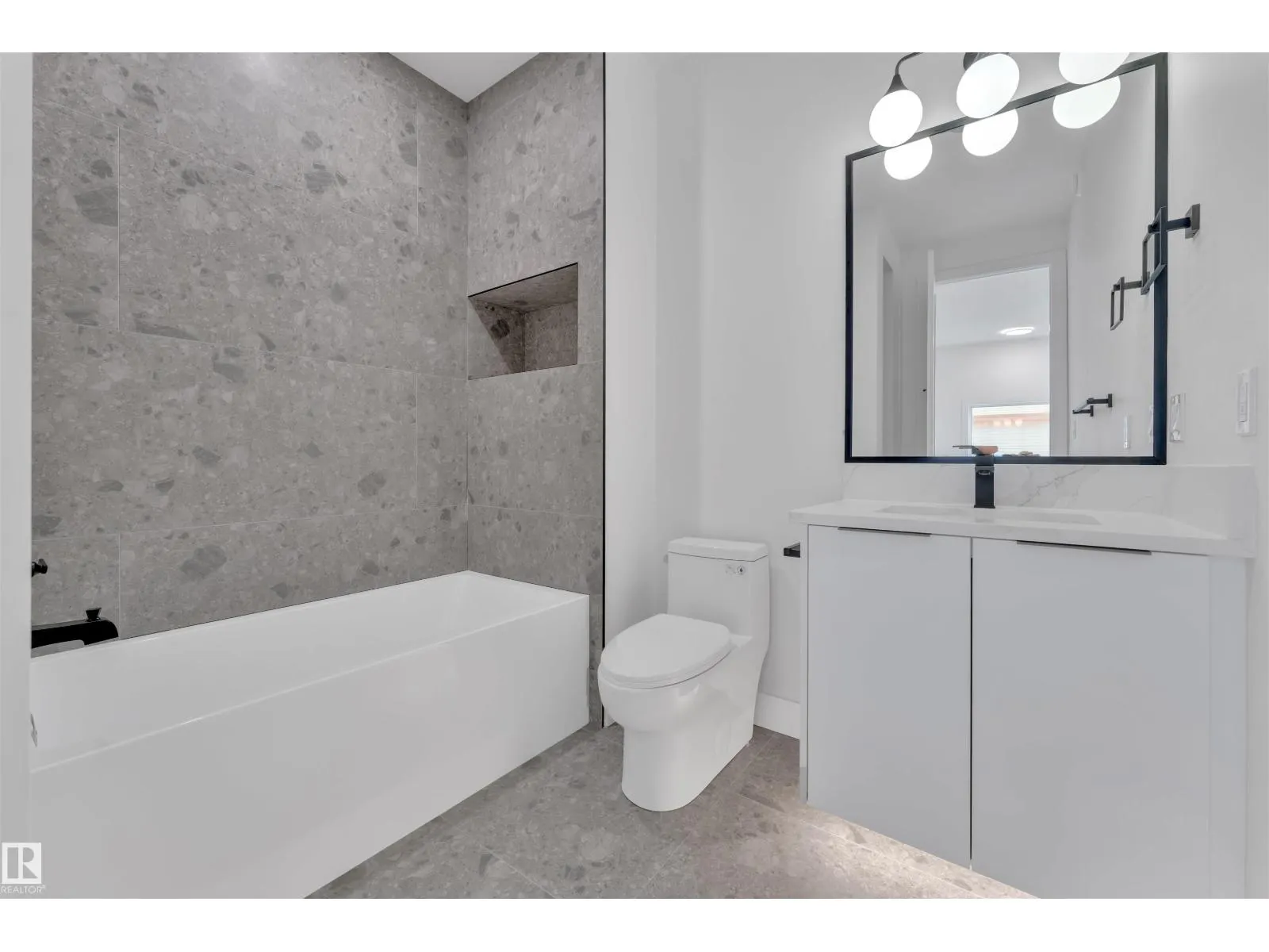 2408 1 AVE SW SW