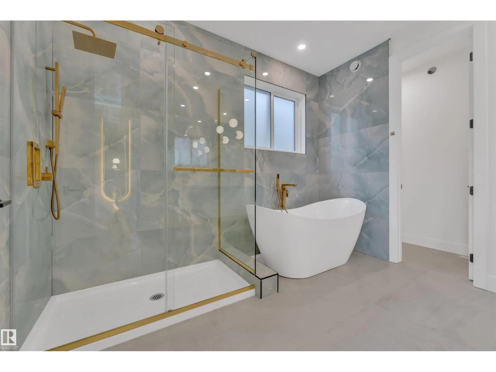 2408 1 AVE SW SW