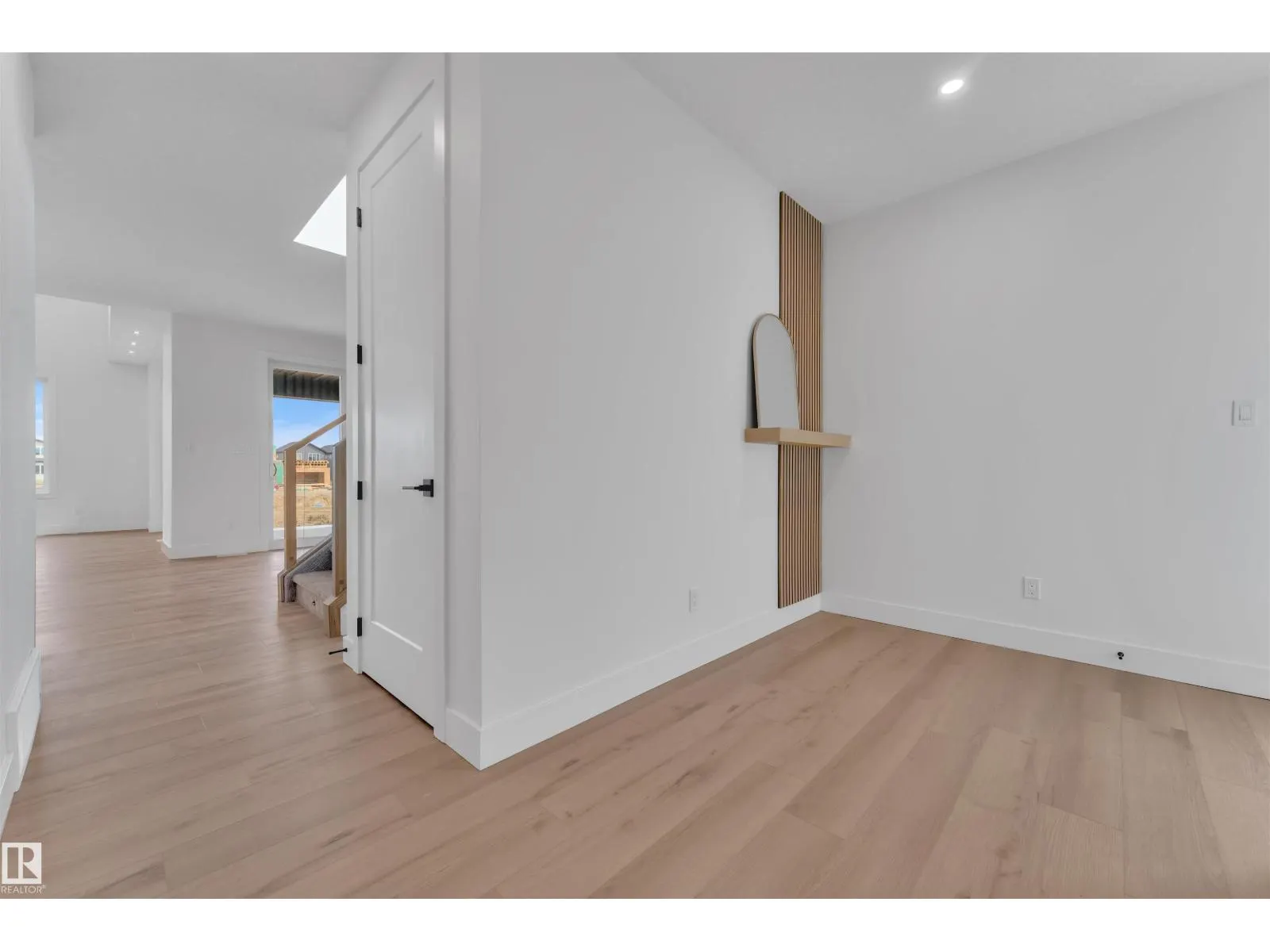 2408 1 AVE SW SW