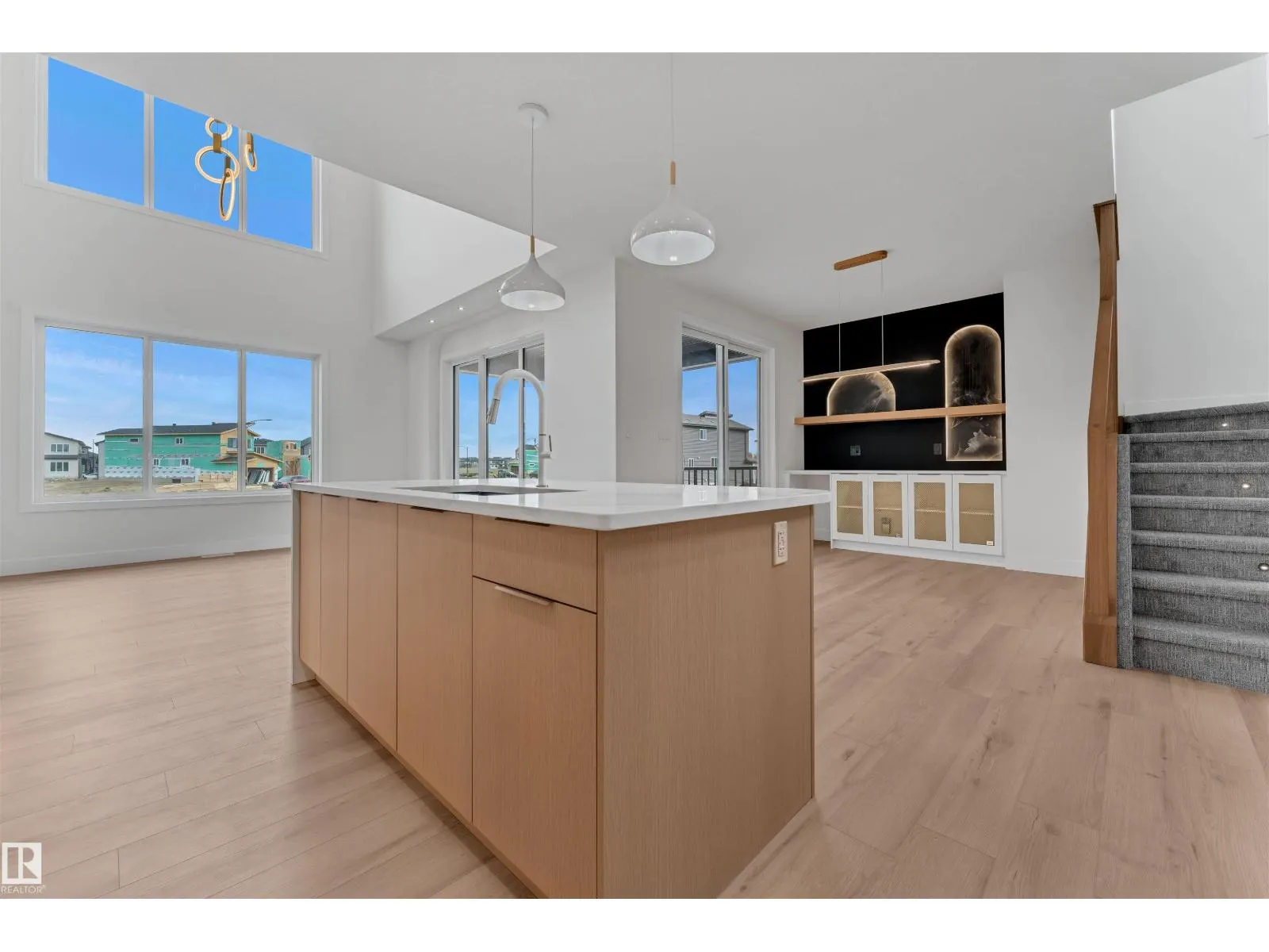 2408 1 AVE SW SW