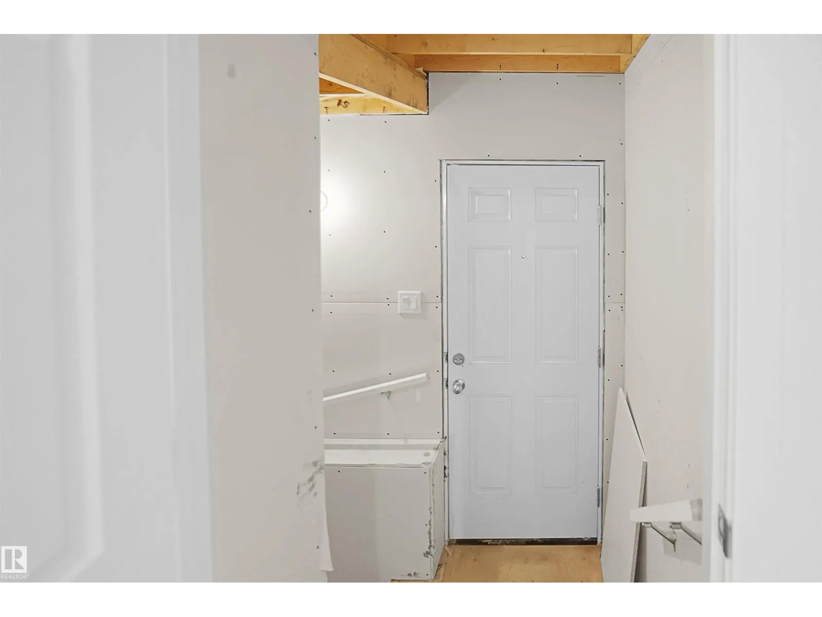 239 166 AV NE