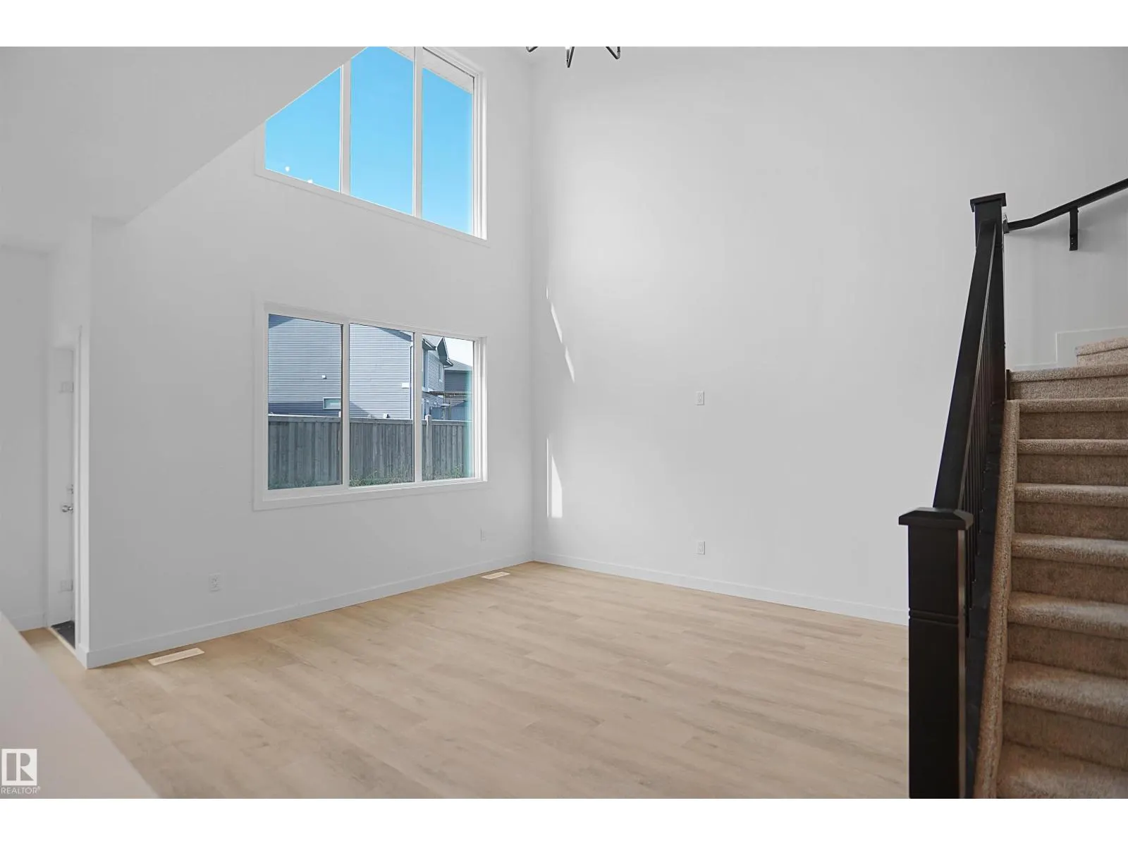 239 166 AV NE