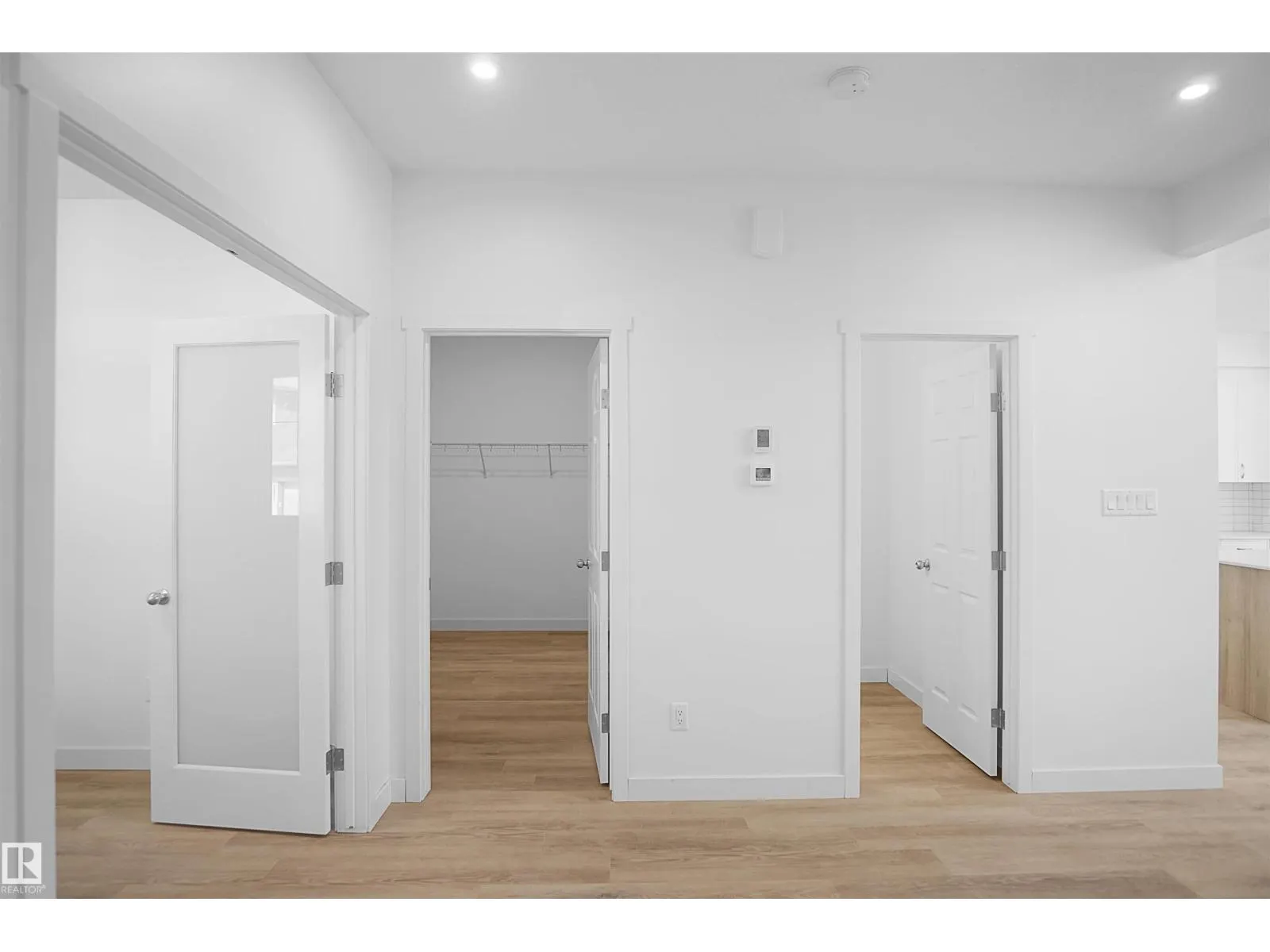 239 166 AV NE