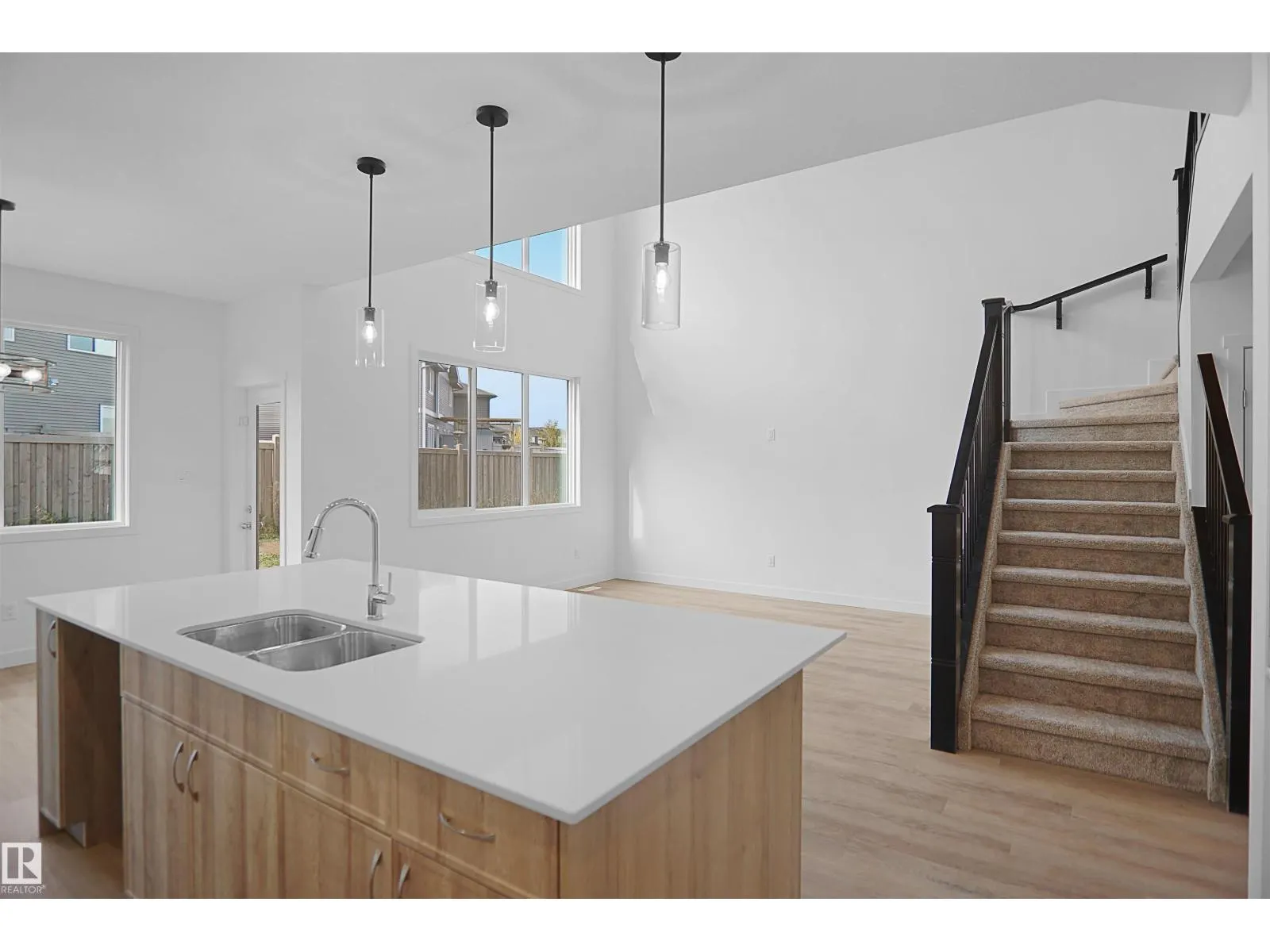 239 166 AV NE