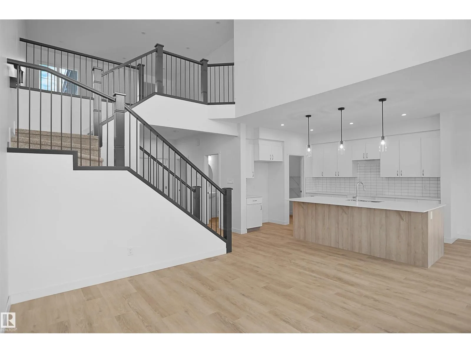 239 166 AV NE