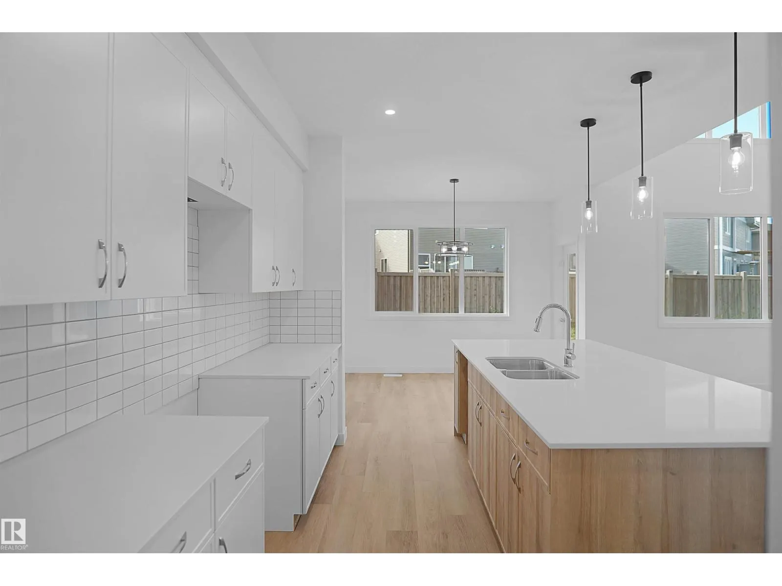 239 166 AV NE