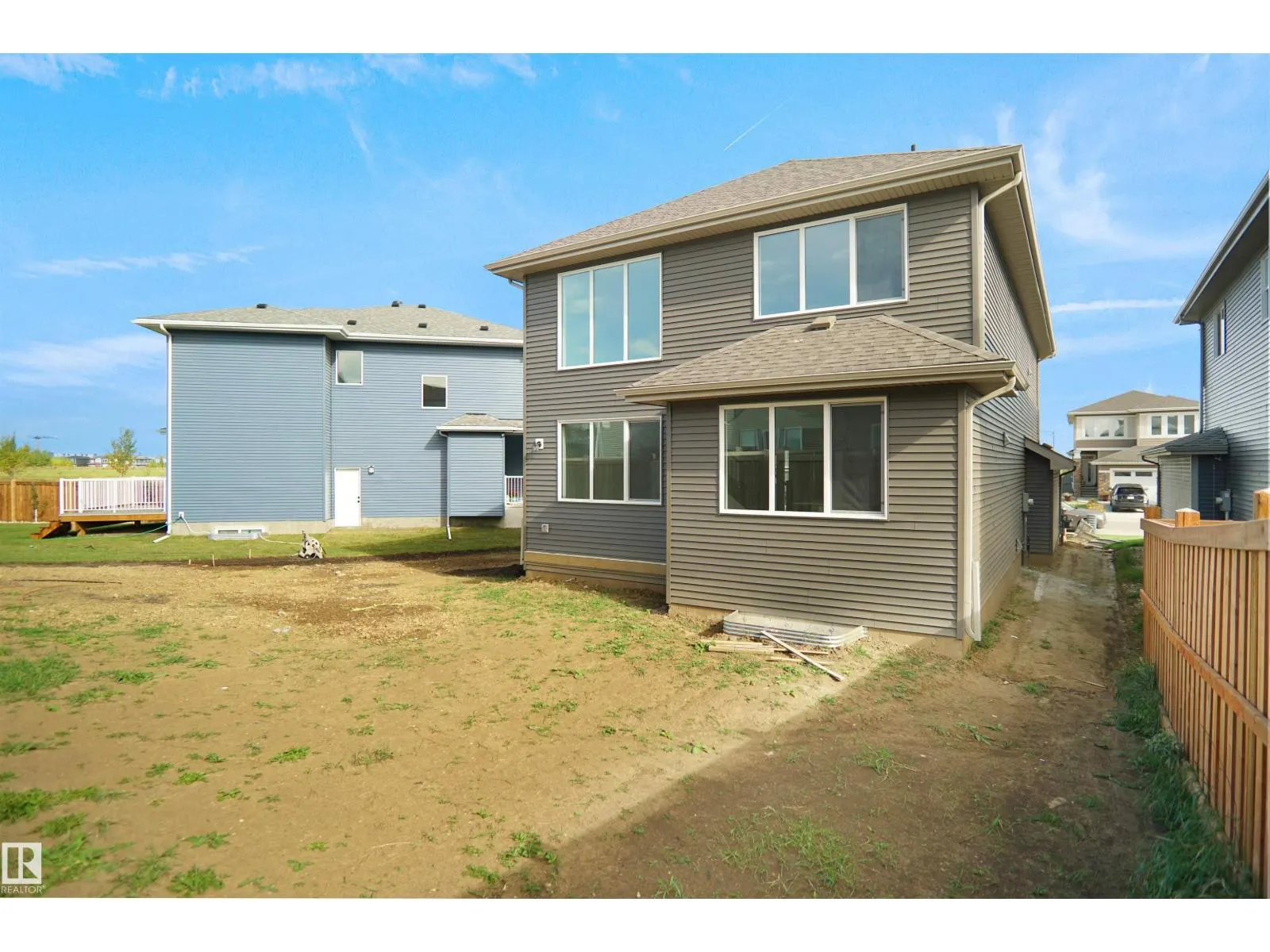 239 166 AV NE