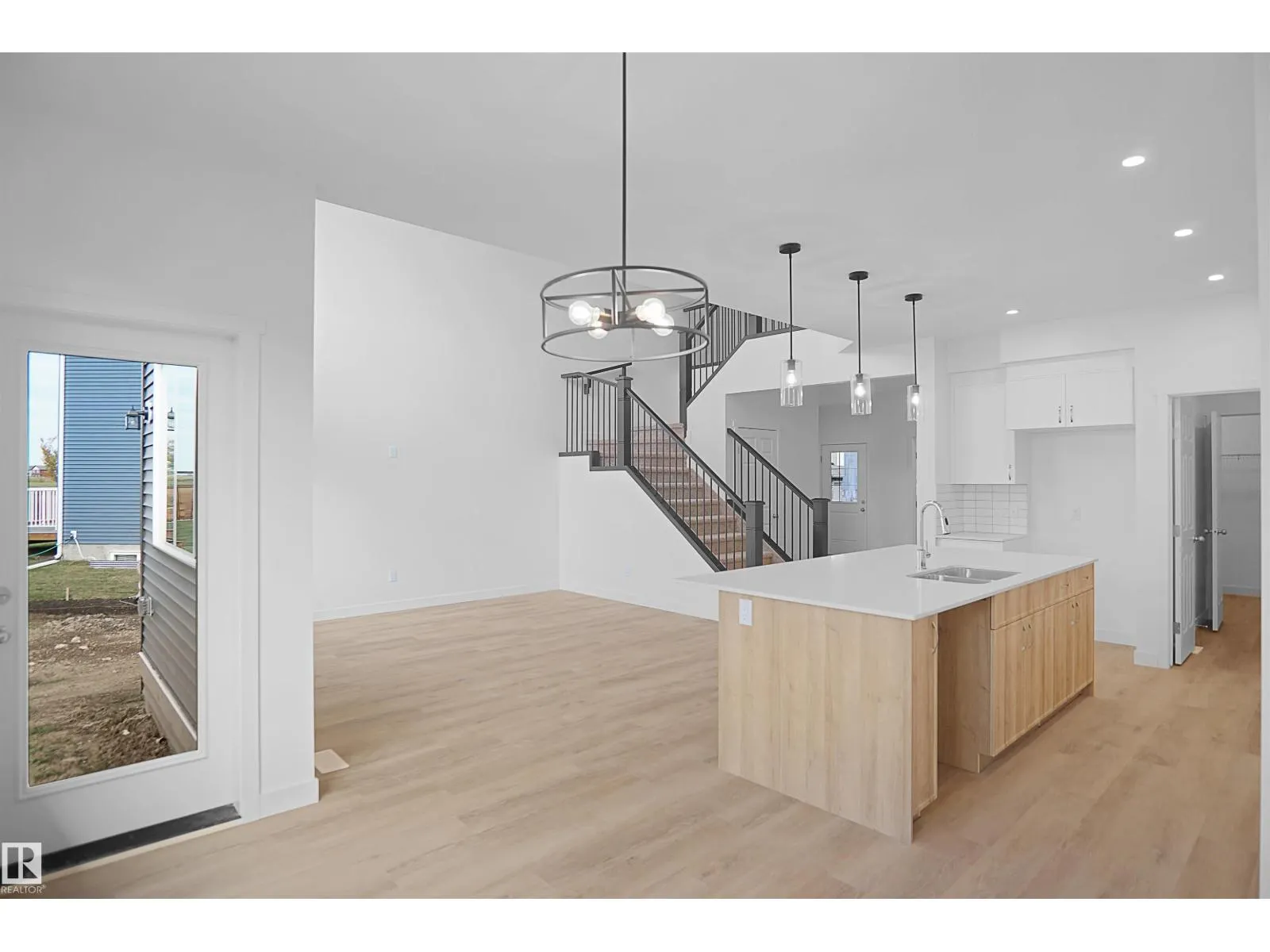 239 166 AV NE