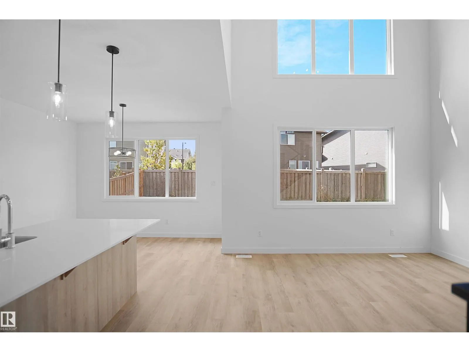 239 166 AV NE