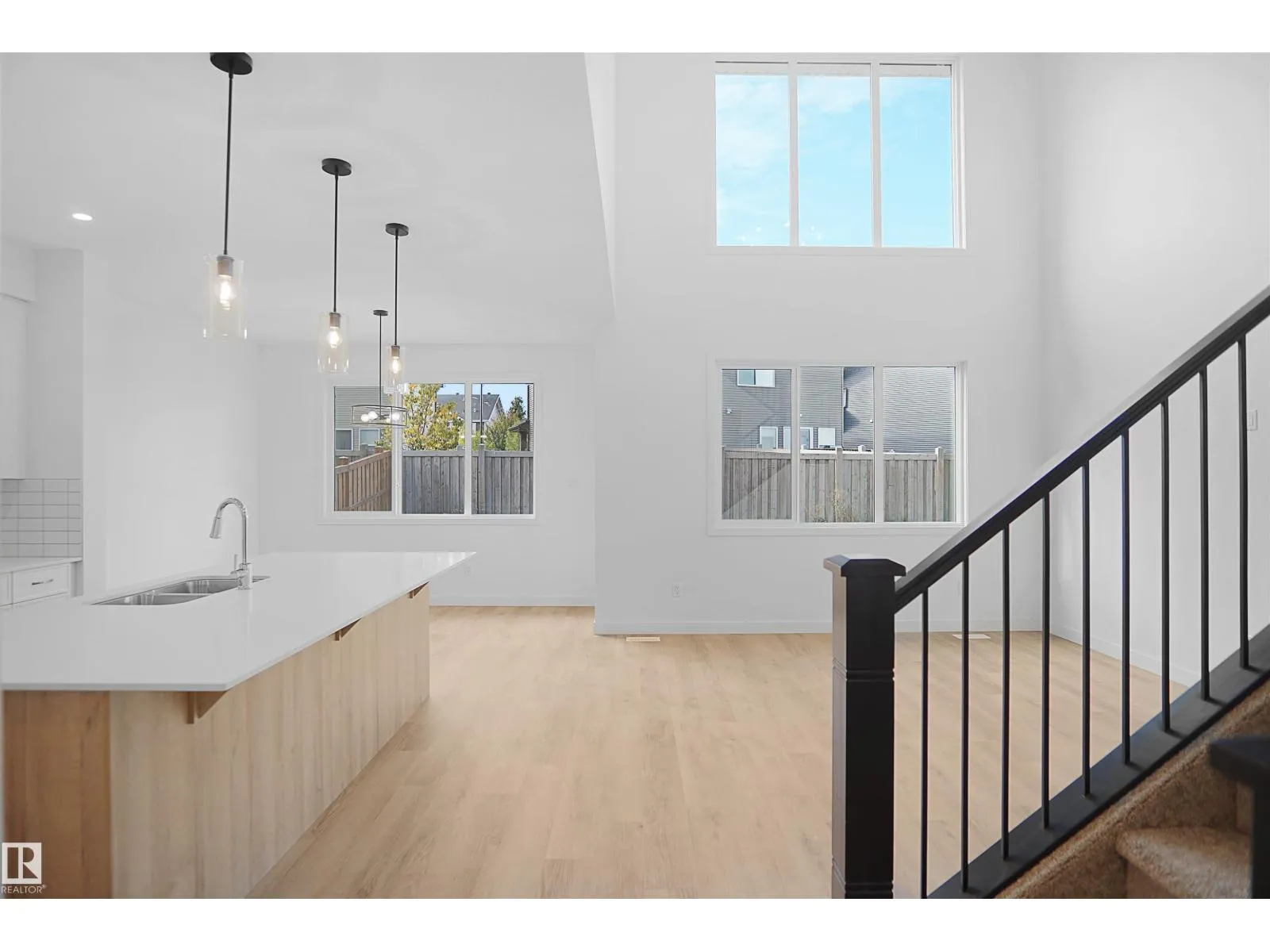 239 166 AV NE