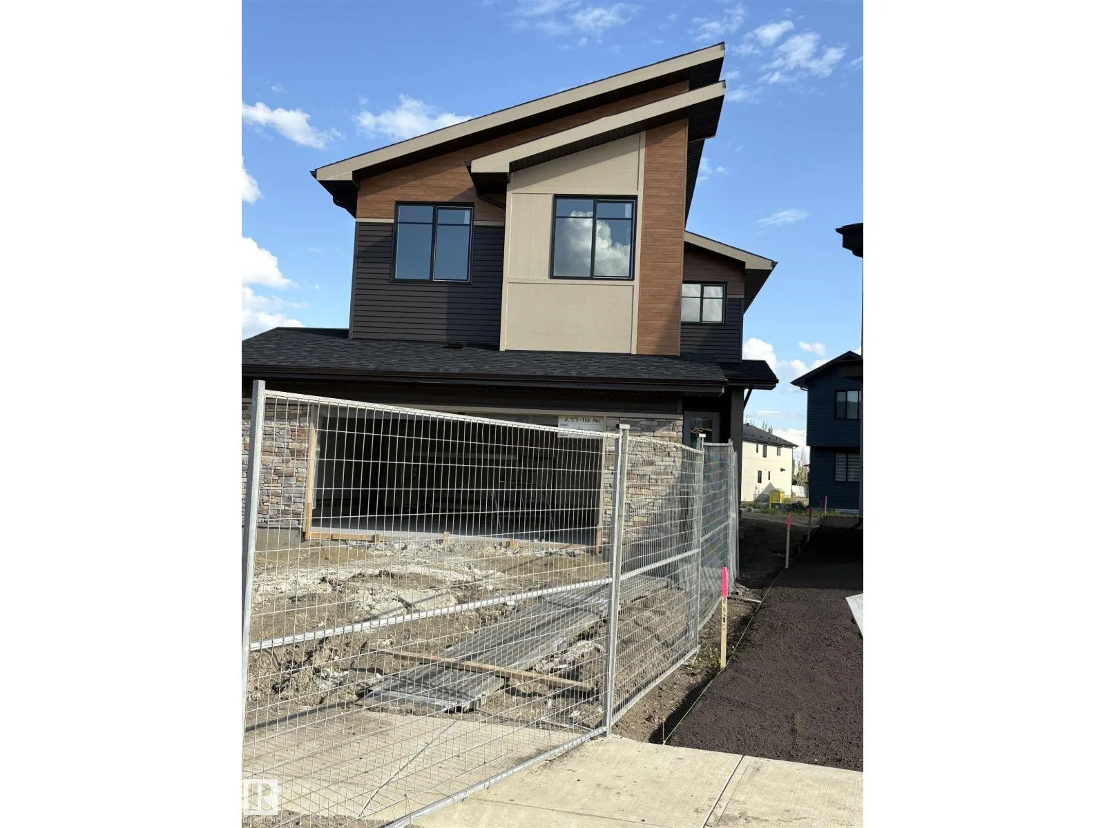 239 166 AV NE