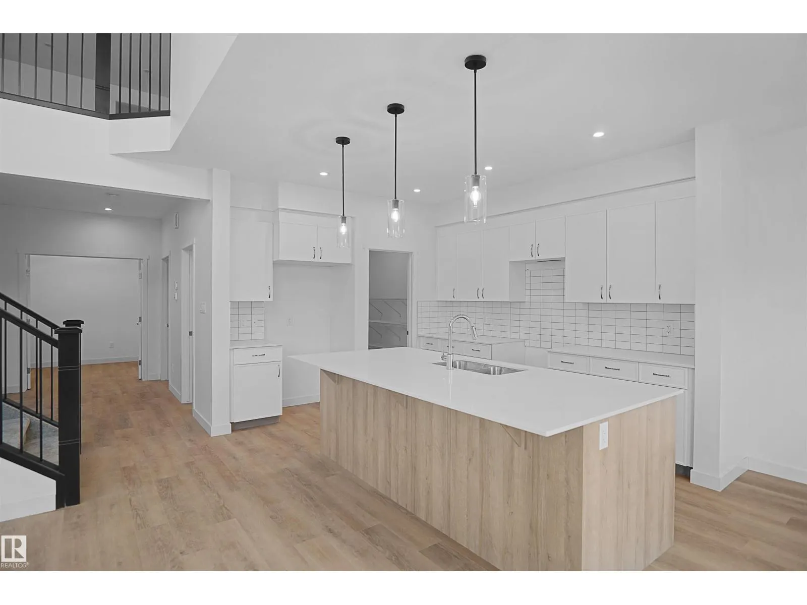 239 166 AV NE