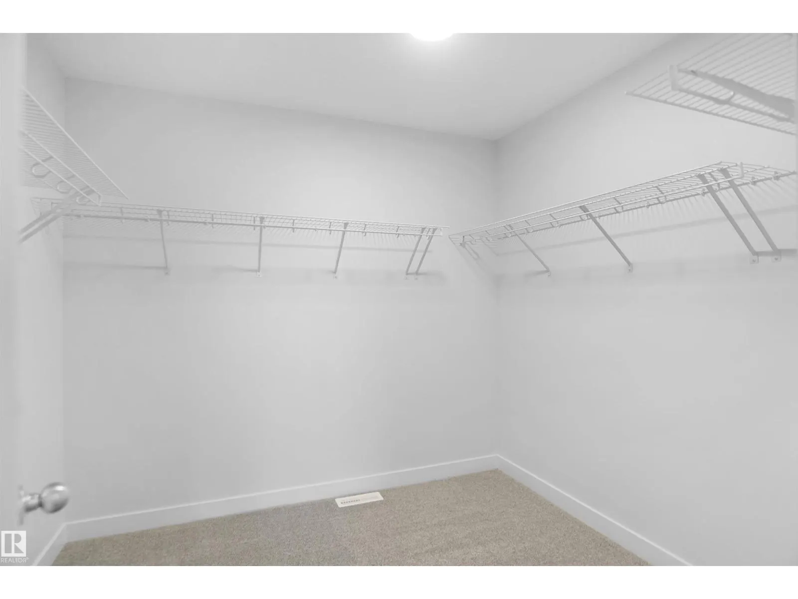 7223 182 AV NW